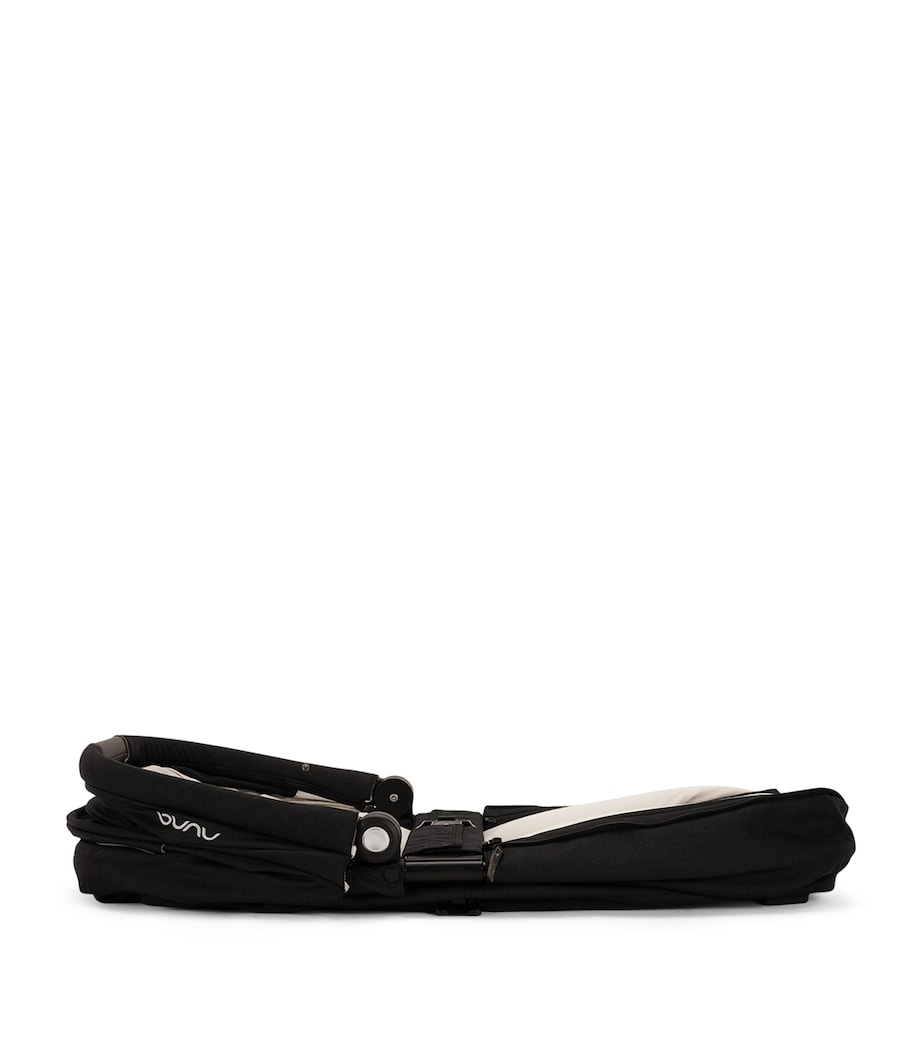 MIXX Next Pushchair and Carry Cot, ARRA Flex Car Seat and BASE Curv Adaptor Bundle CAVIAR Image 9