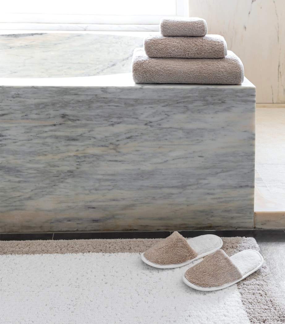 GRACCIOZA Bicolore Hand Towel (50cm x 100cm) Fog/snow Image 2