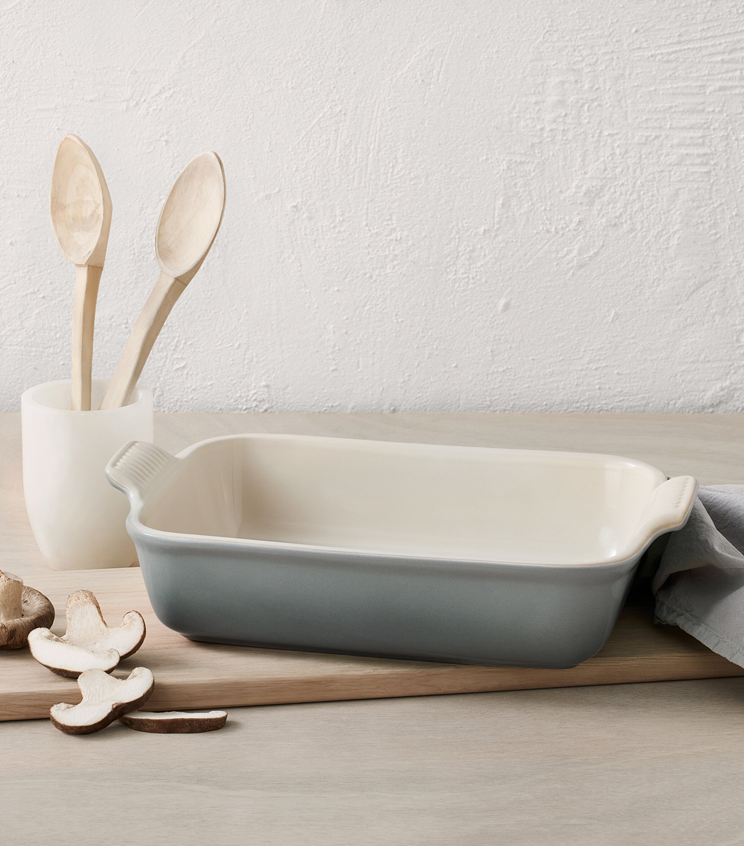 Le Creuset Stoneware Heritage Baking Dish (26cm) | Kitchenware | Cookware | Oven Dishes | Roasting & Baking Trays | Designers | Le Creuset Le Creuset Stoneware Heritage Baking Dish (26cm) | Kitchenware | Cookware | Oven Dishes | Roasting & Baking Trays | Designers | Le Creuset