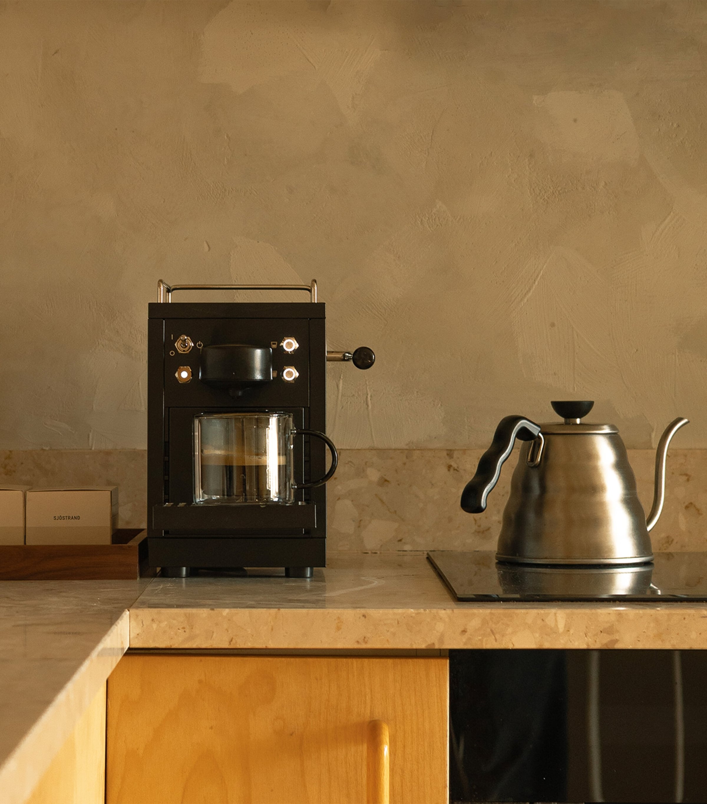 The Original Capsule Coffee Machine BLACK Image 2