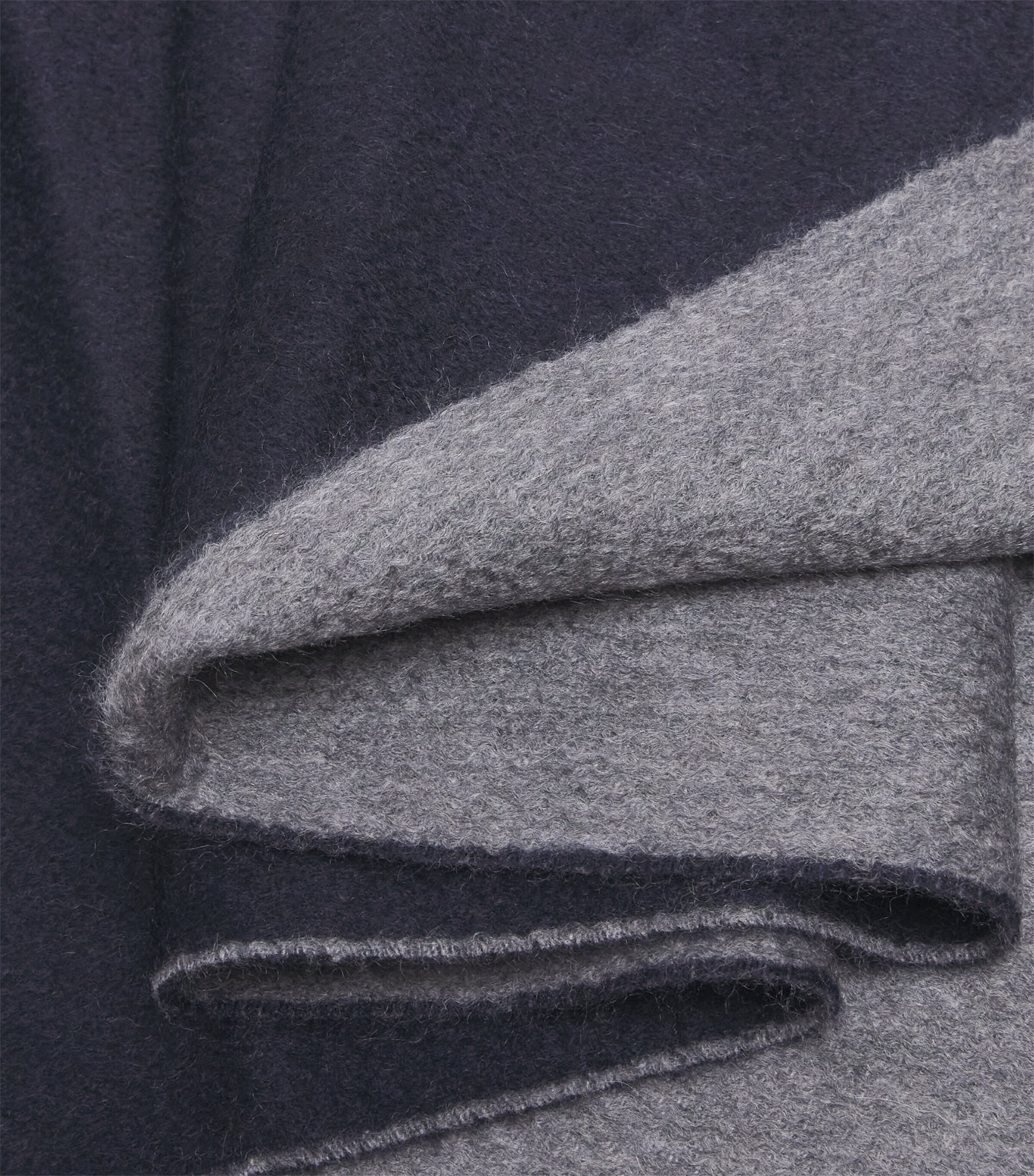 Colombo Cashmere Scarf Image 4