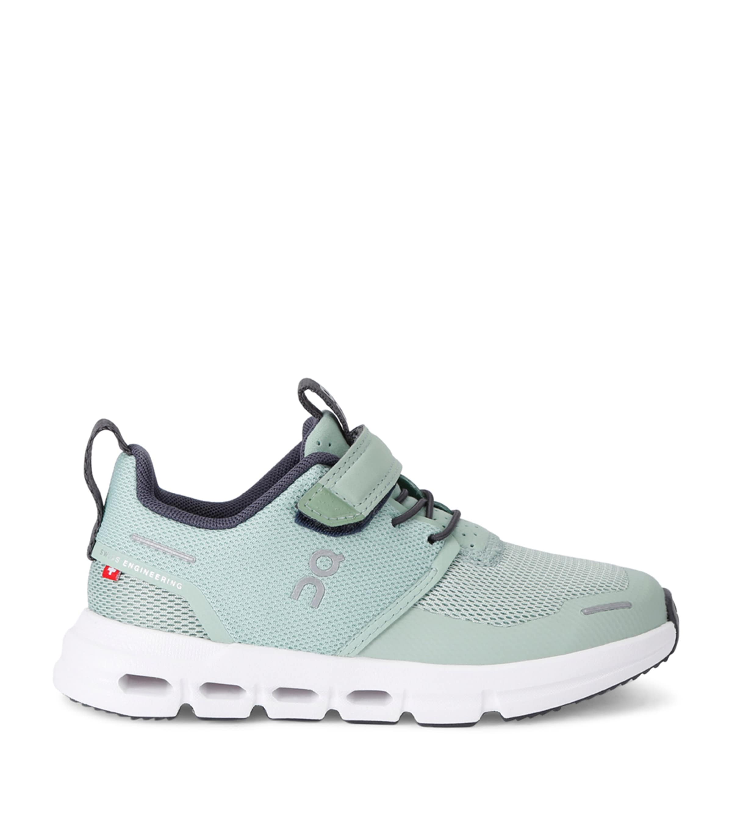 Shop On Running Cloud Play Trainers In Green