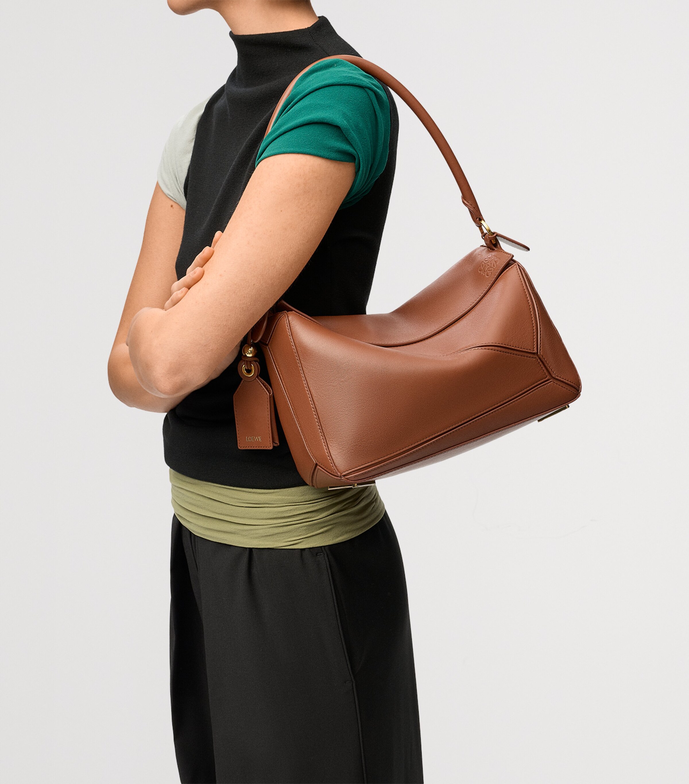 LOEWE Womens Medium Leather Featherlight Puzzle Top-Handle Bag Pecan Image 2