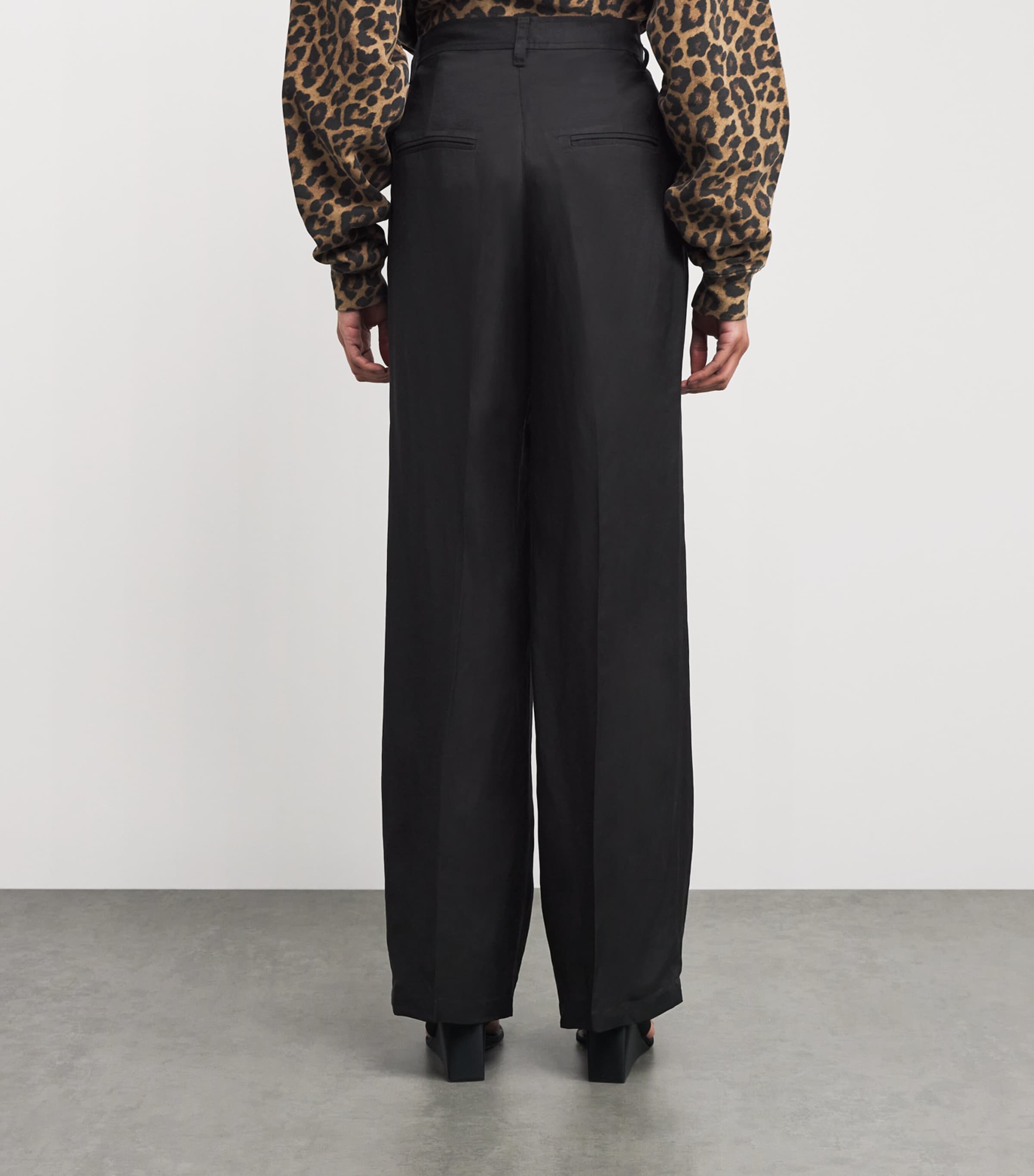 Pleated Carrie Wide-Leg Trousers BLACK LINEN BLEND Image 4