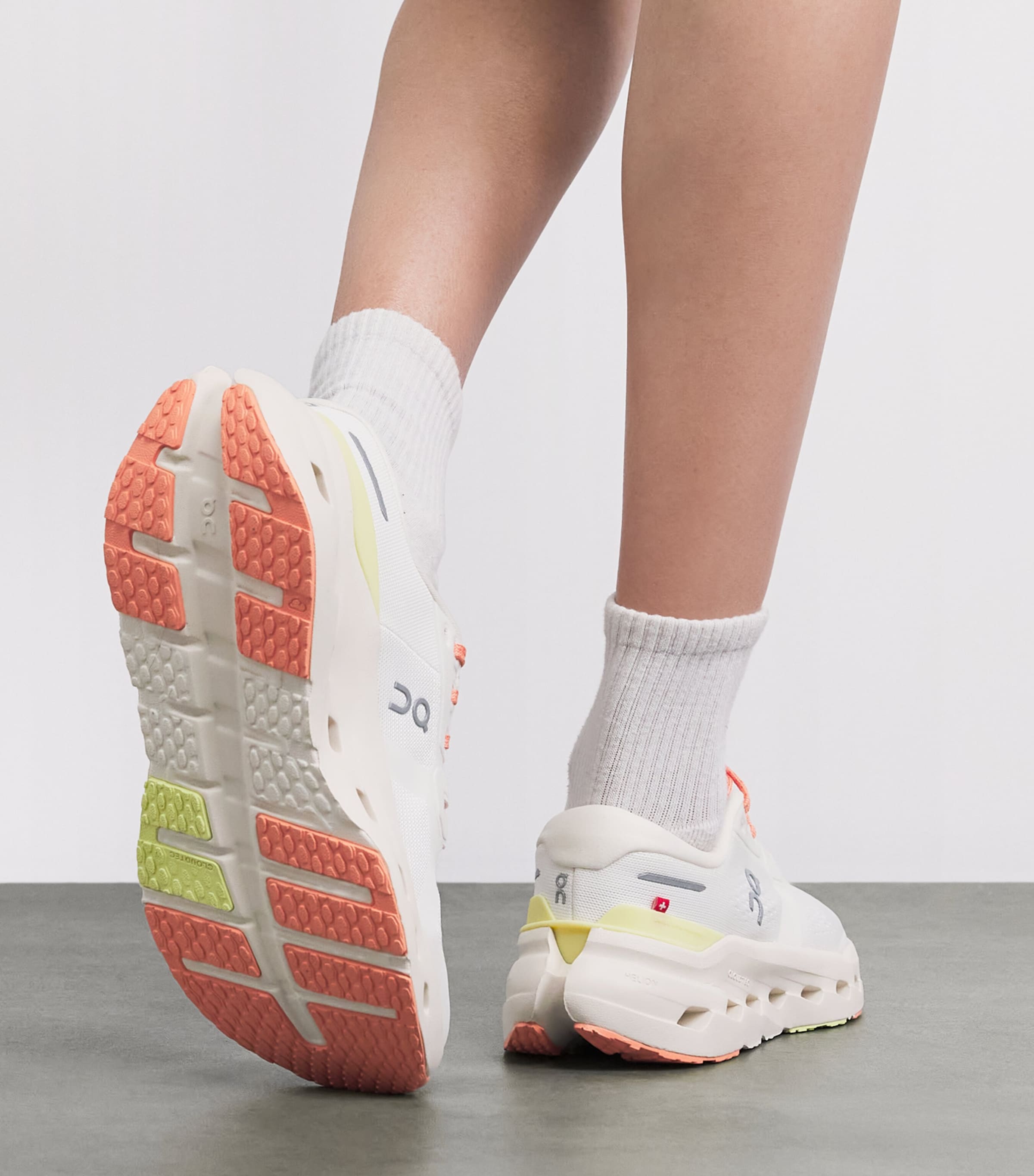On Womens Cloudrunner 3 Trainers Ivory/dew Image 4