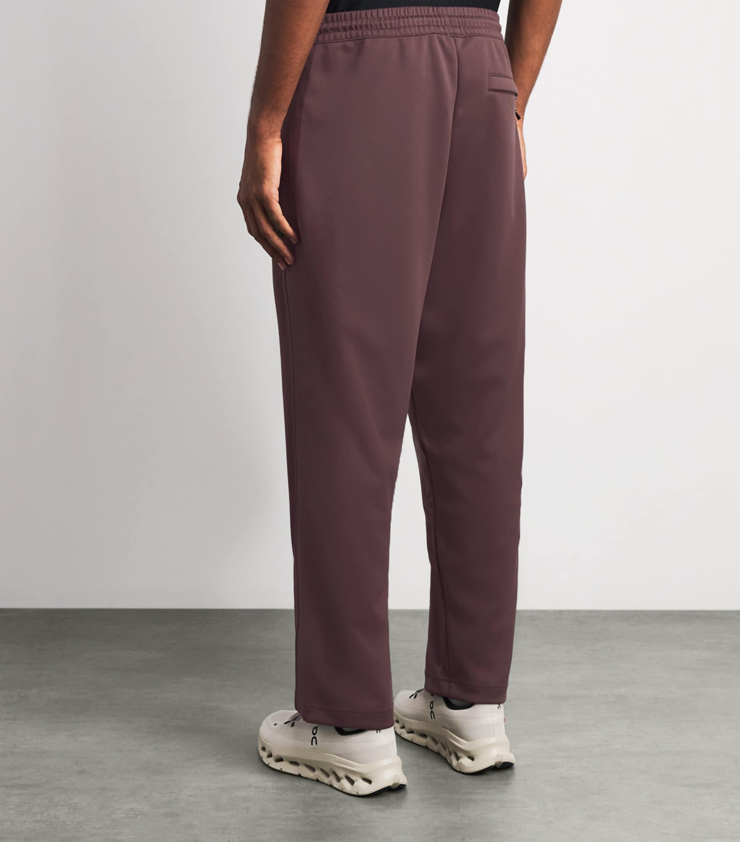 On Mens Courtside Sweatpants Mulberry Image 5