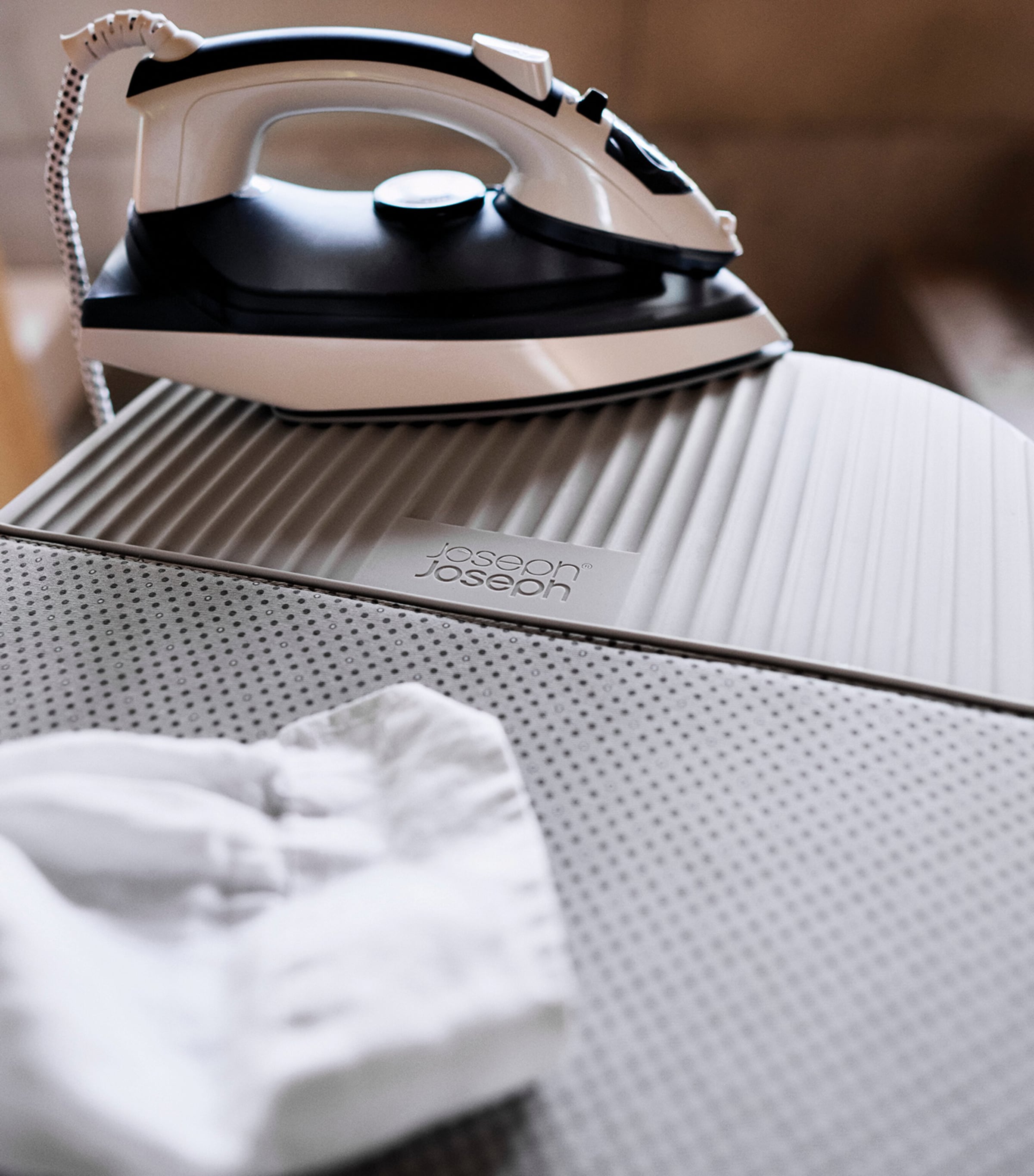 Joseph Joseph Glide 2 Ironing Board Pale Mushroom Image 10