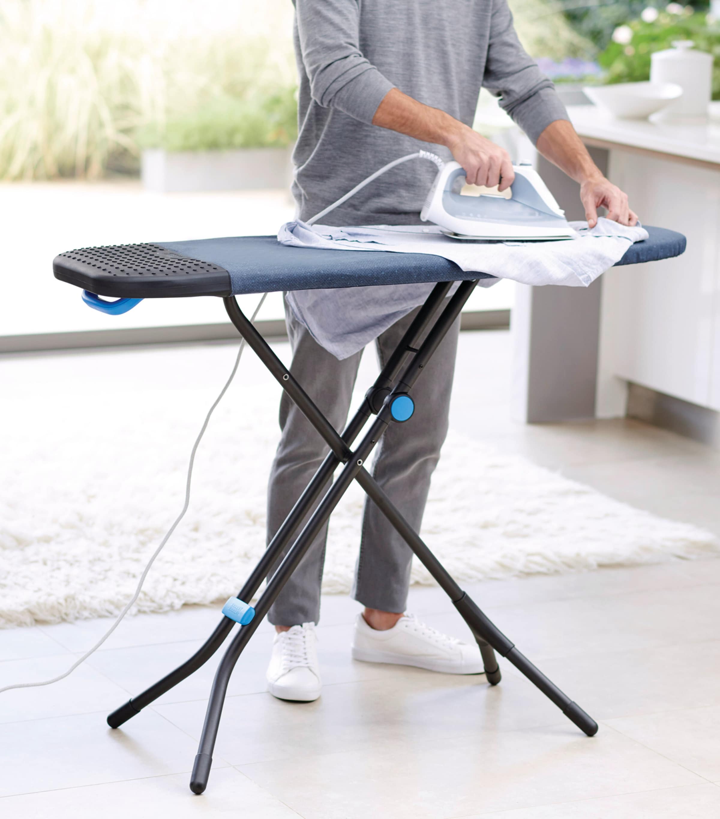 Glide Plus Ironing Board BLACK/BLUE Image 3