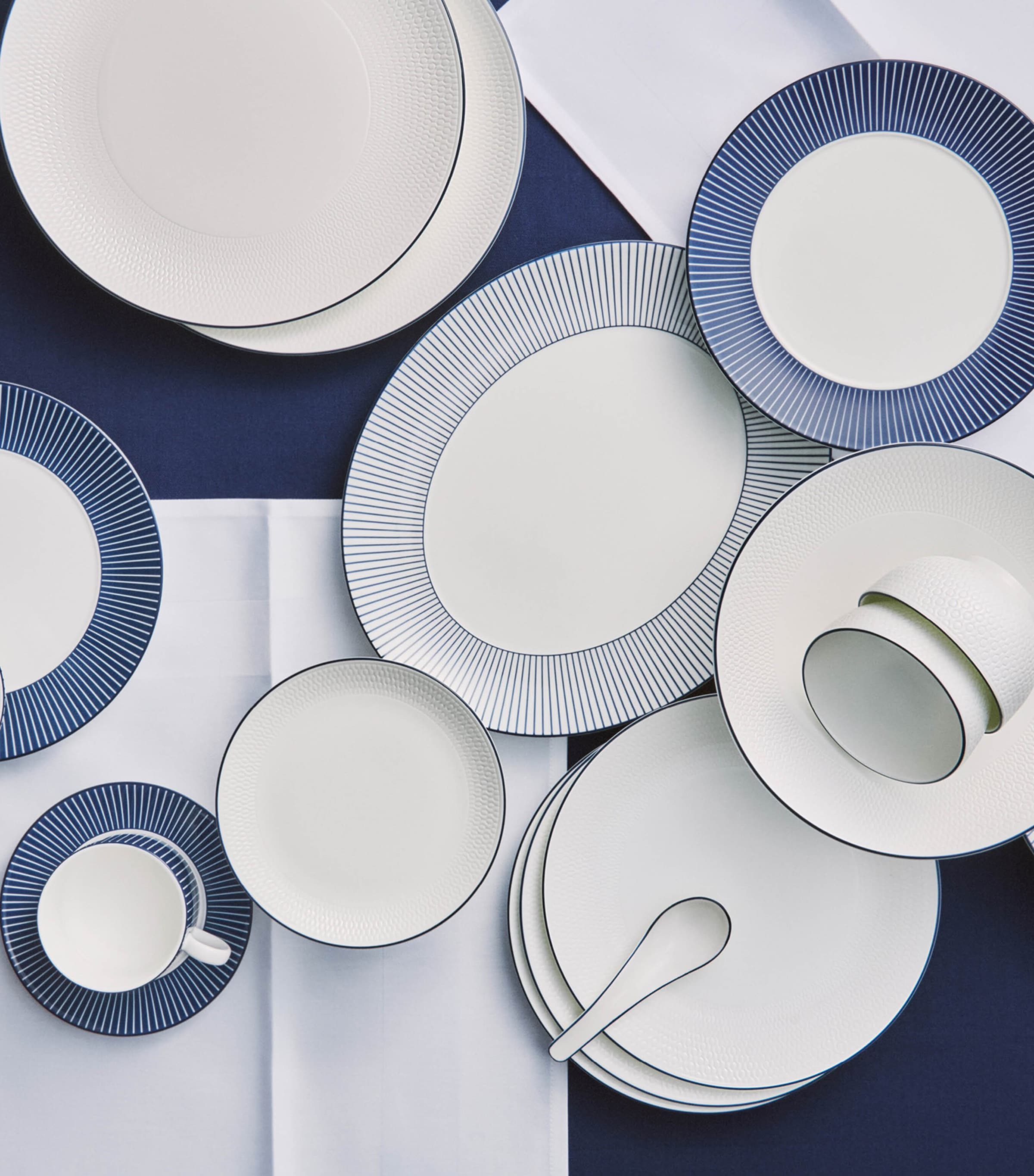 Wedgwood Bone China Gio Blue Plate In Blue