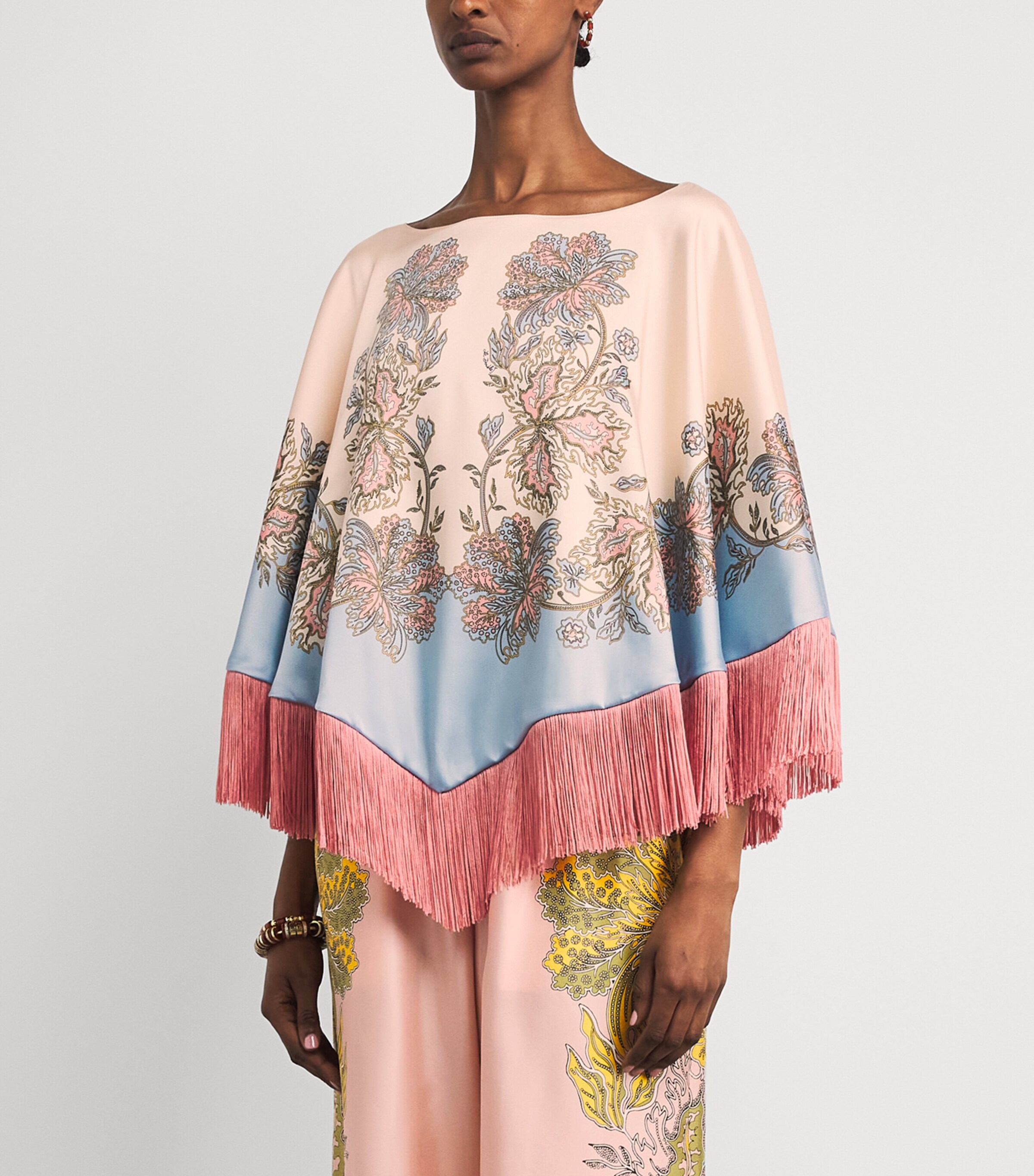 La Doublej Reversible Fringed Poncho Swathe Placée Image 6