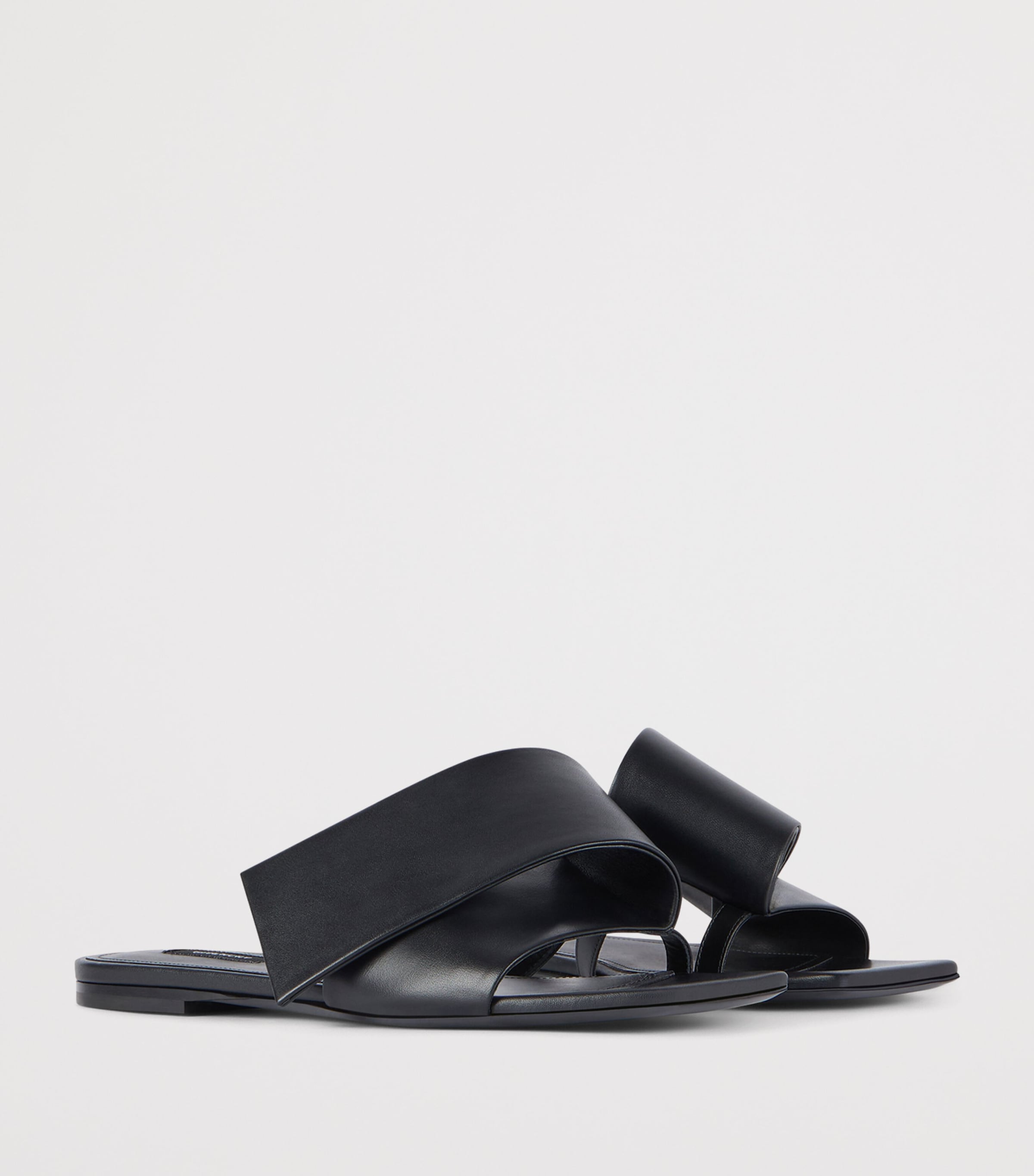 Leather Twisted Ribbon Sandals BLACK Image 2