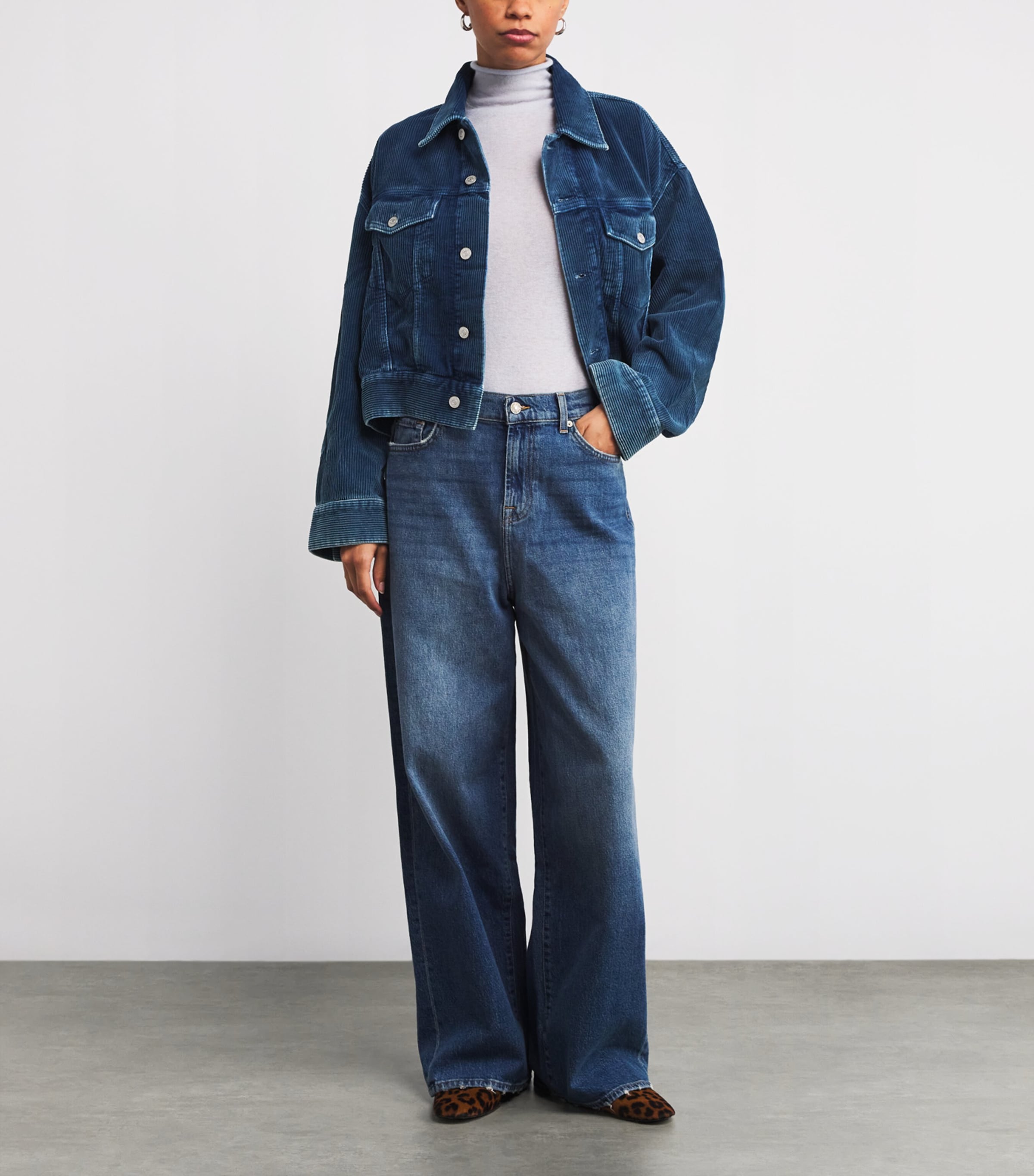 Corduroy Oli Cropped Trucker Jacket OXNARD Image 2