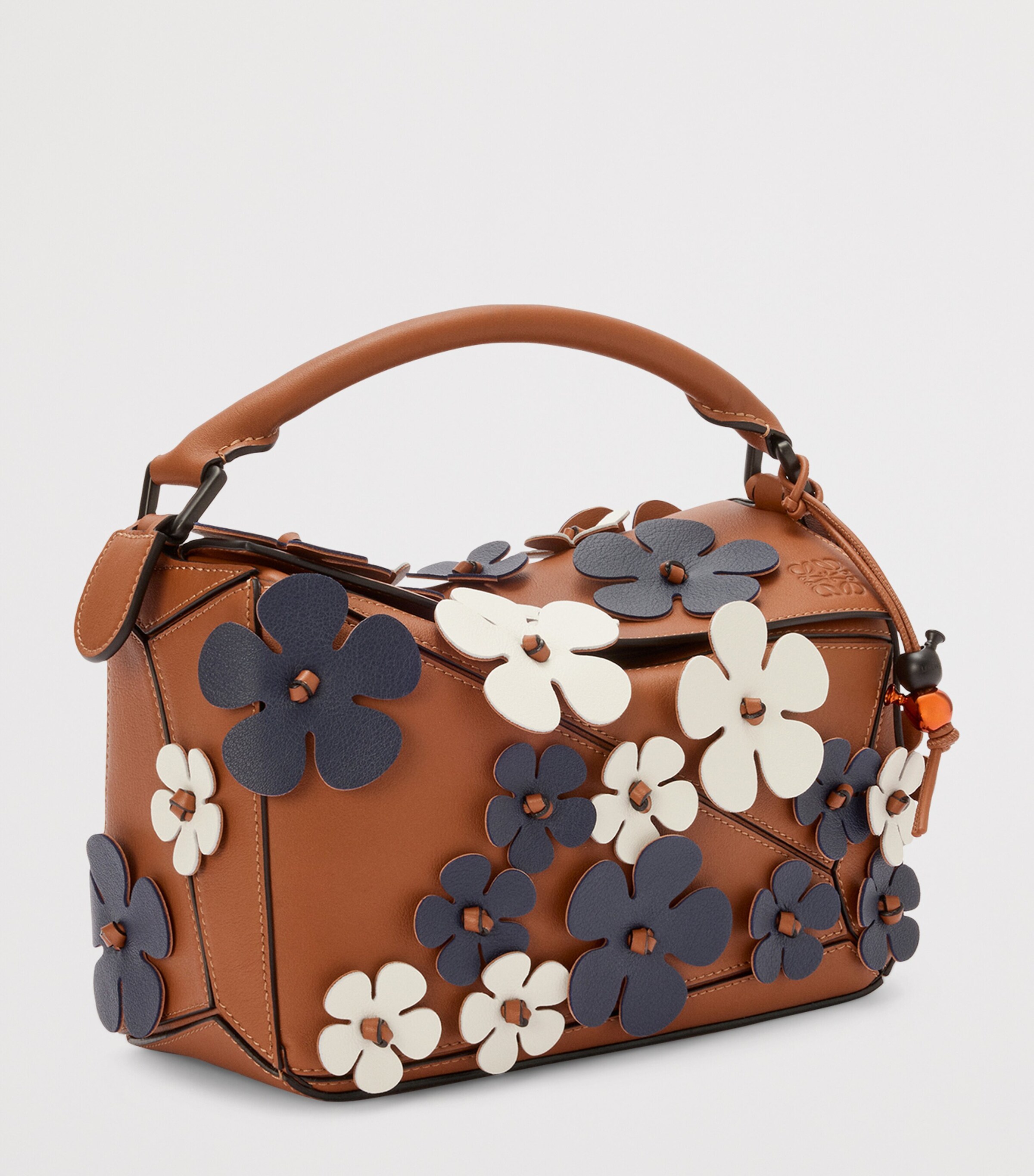 LOEWE 新作パズルバッグ Plumeria Re-edition プルメリア Puzzle 10 Plumeria re-edition bag in classic calfskin Brown