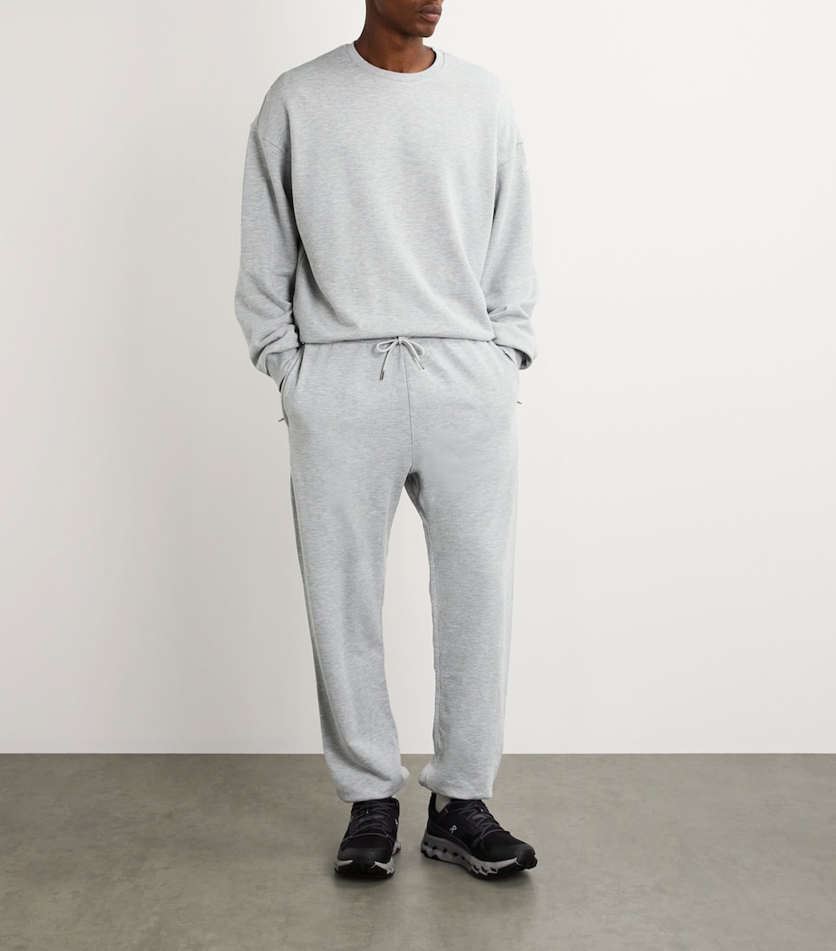 Alo Yoga Mens Cotton-Blend Chill Sweatpants Heather Grey Image 2