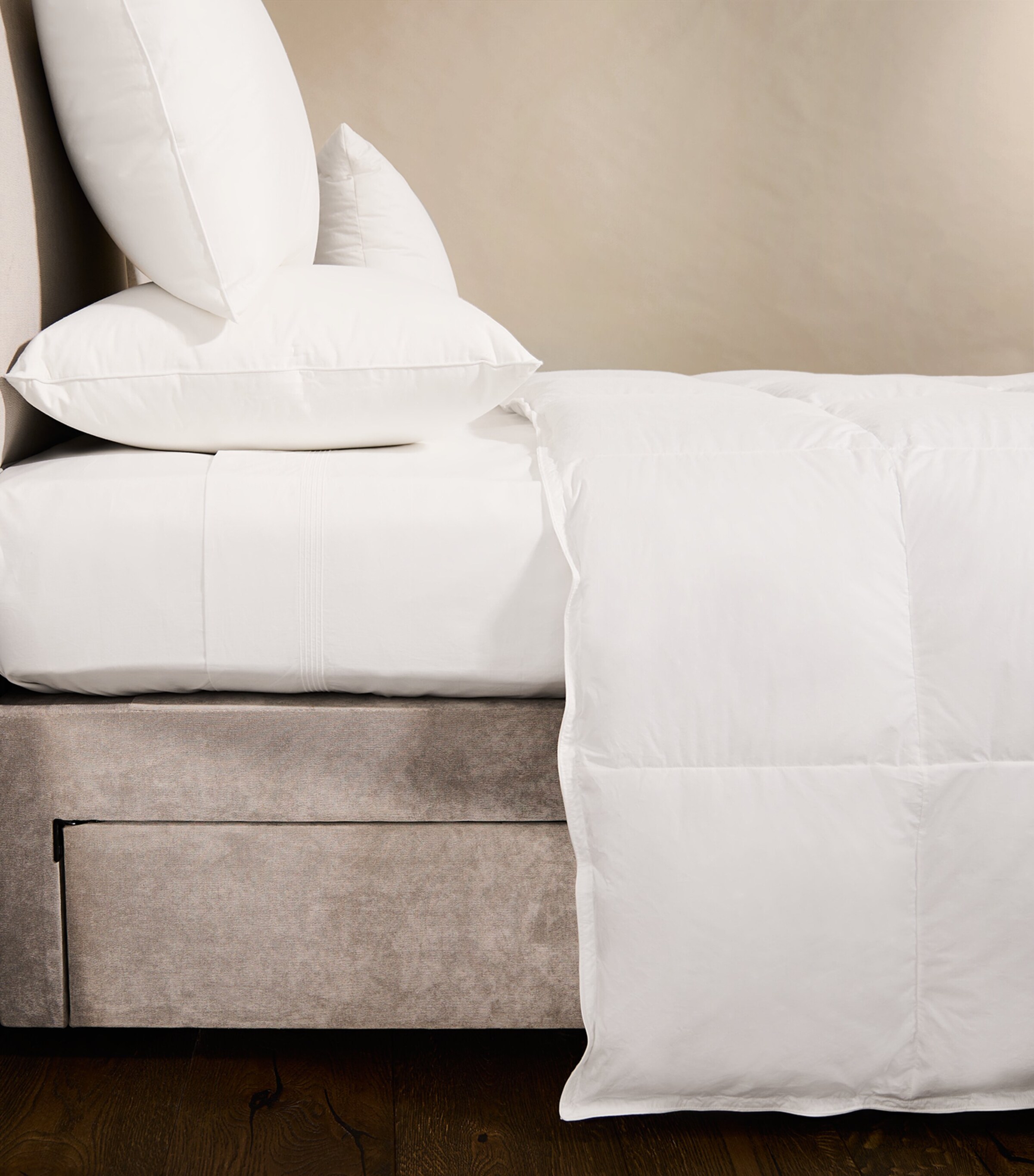 Super King Canadian Goose Down Duvet (4.5 Tog) WHITE Image 3