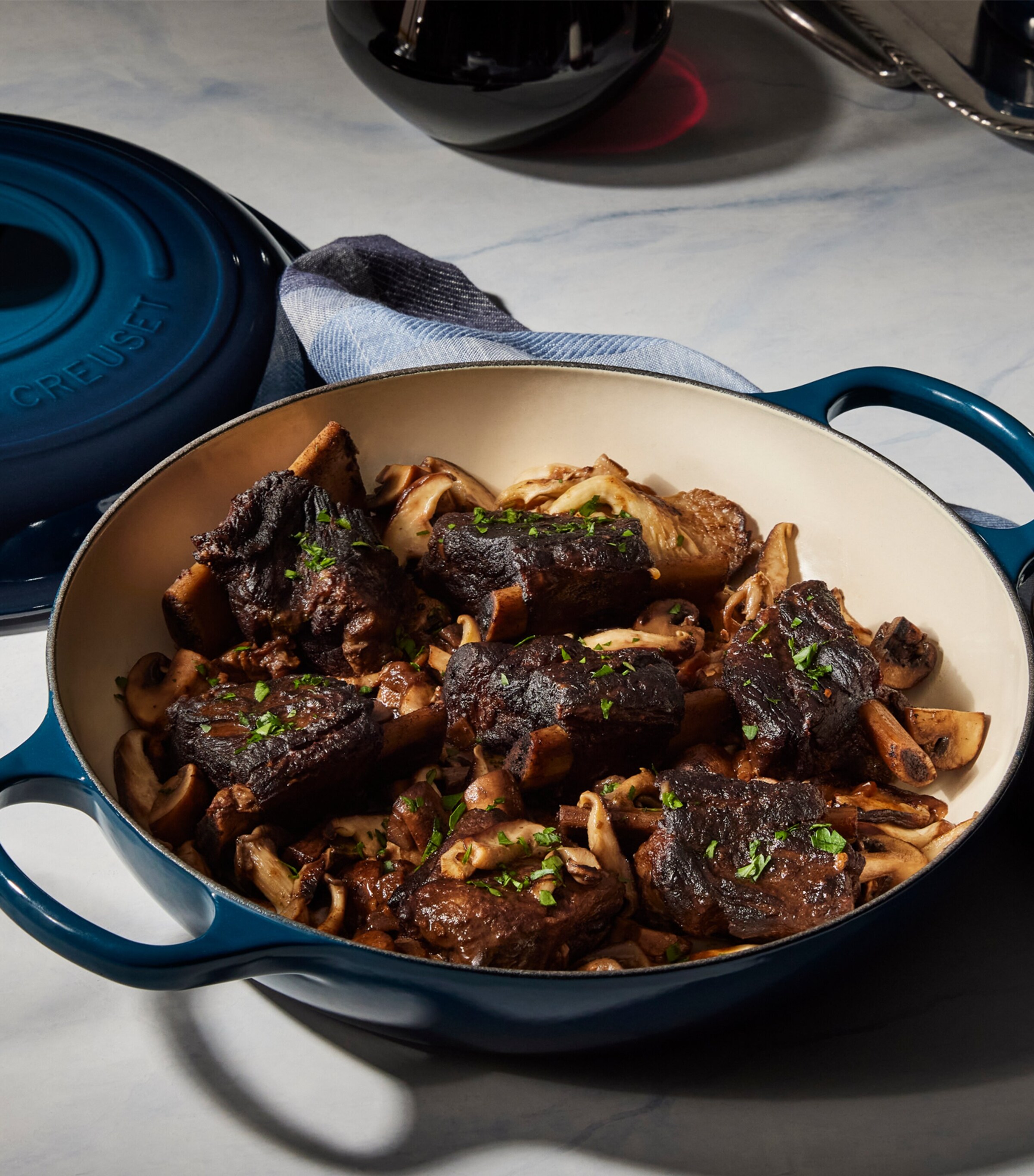 Enamelled Cast Iron Shallow Casserole Dish (26cm) BLUE Image 7