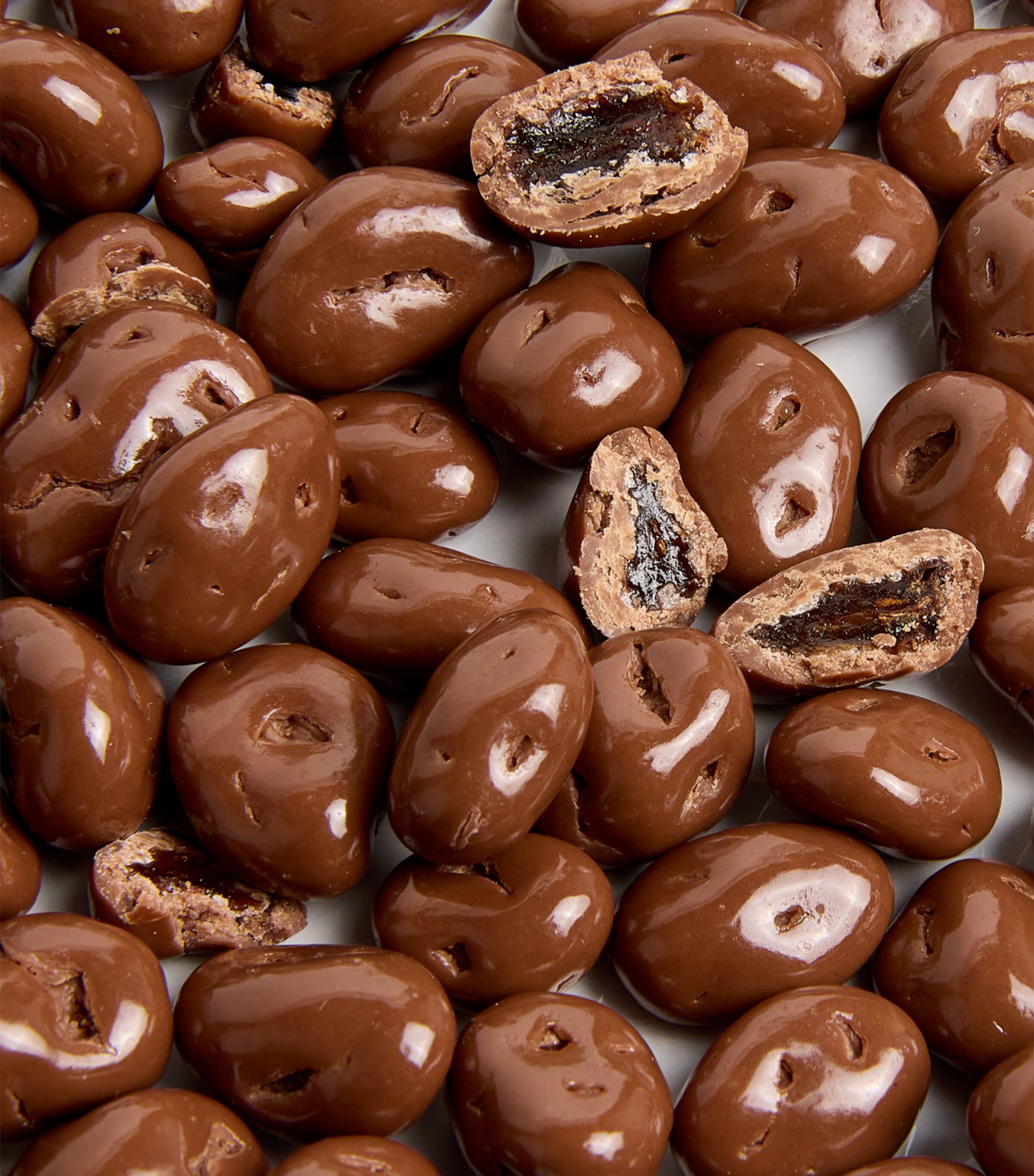 Christmas House Filled with Milk Chocolate-Coated Raisins (90g) NO COLOUR Image 4