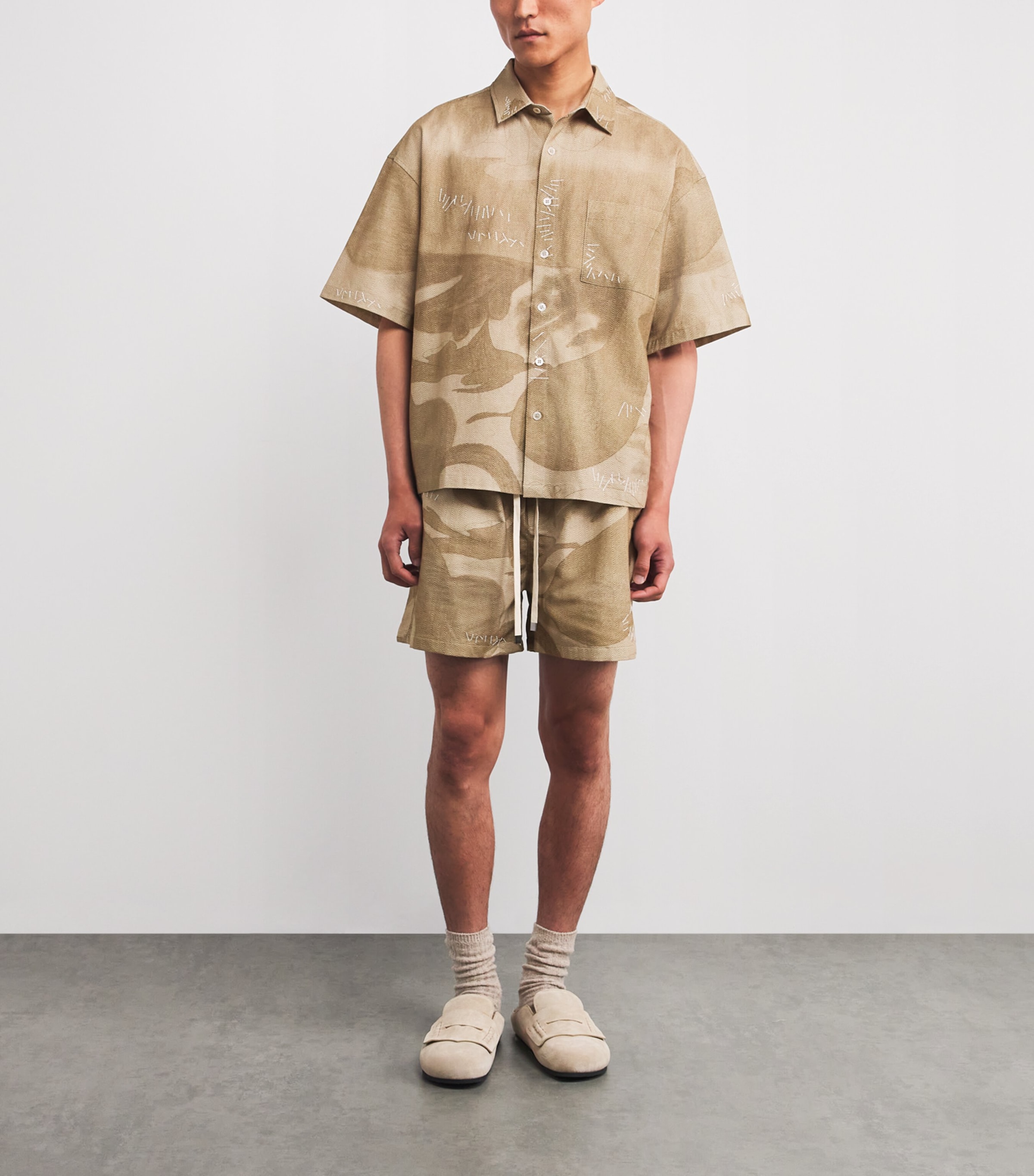 Exposed Stitching Shorts BEIGE Image 2