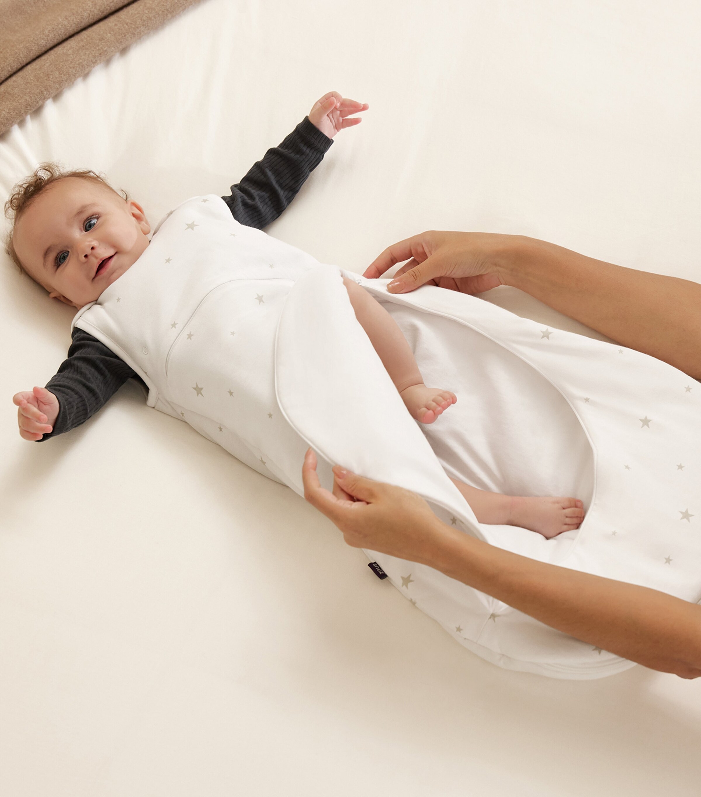 Snüz SnüzPouch 1.0 Tog Baby Sleeping Bag White Star Image 2