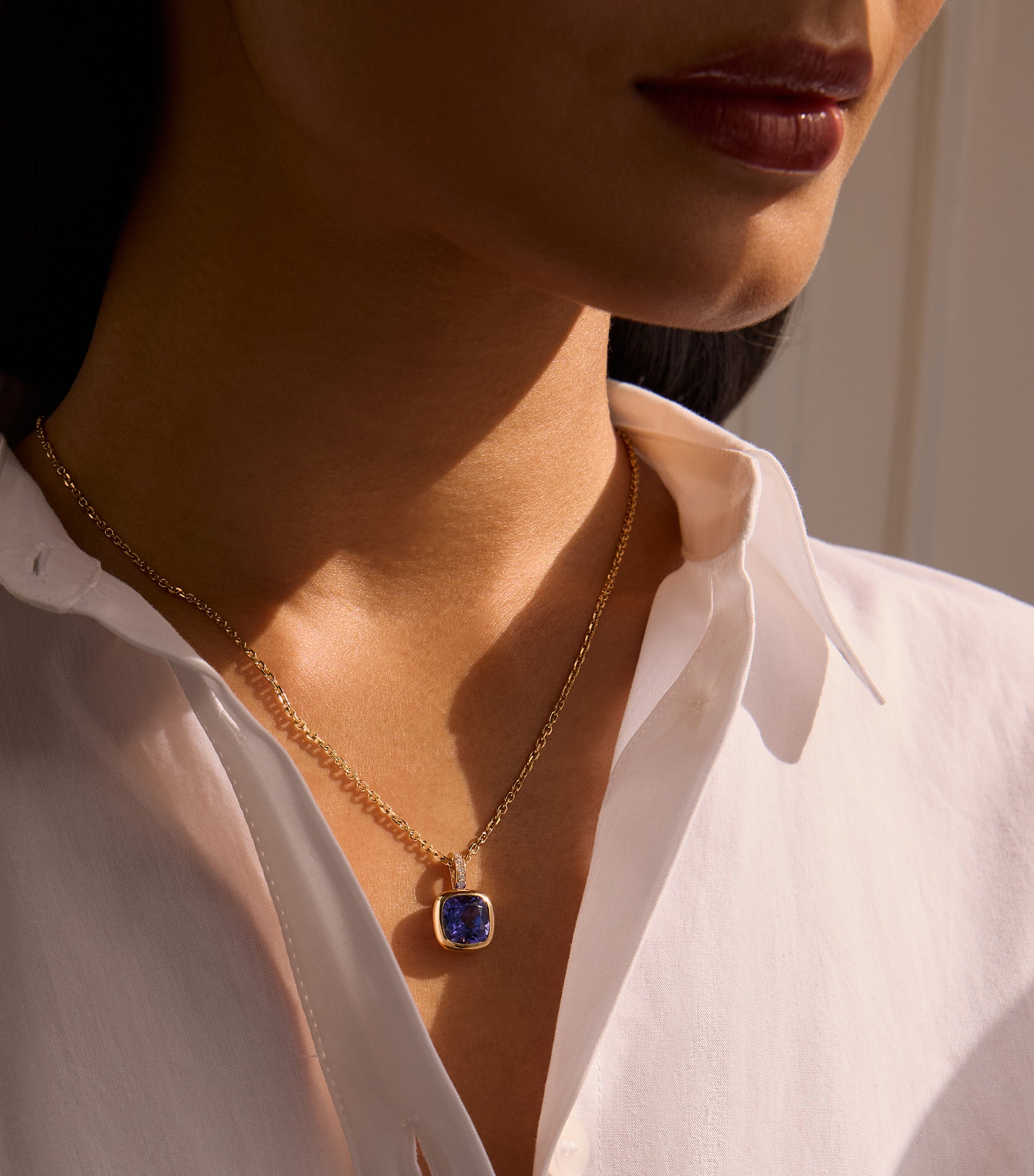 Boodles Yellow Gold, Diamond and Tanzanite Dolce Vita Pendant Yellow Gold Image 2