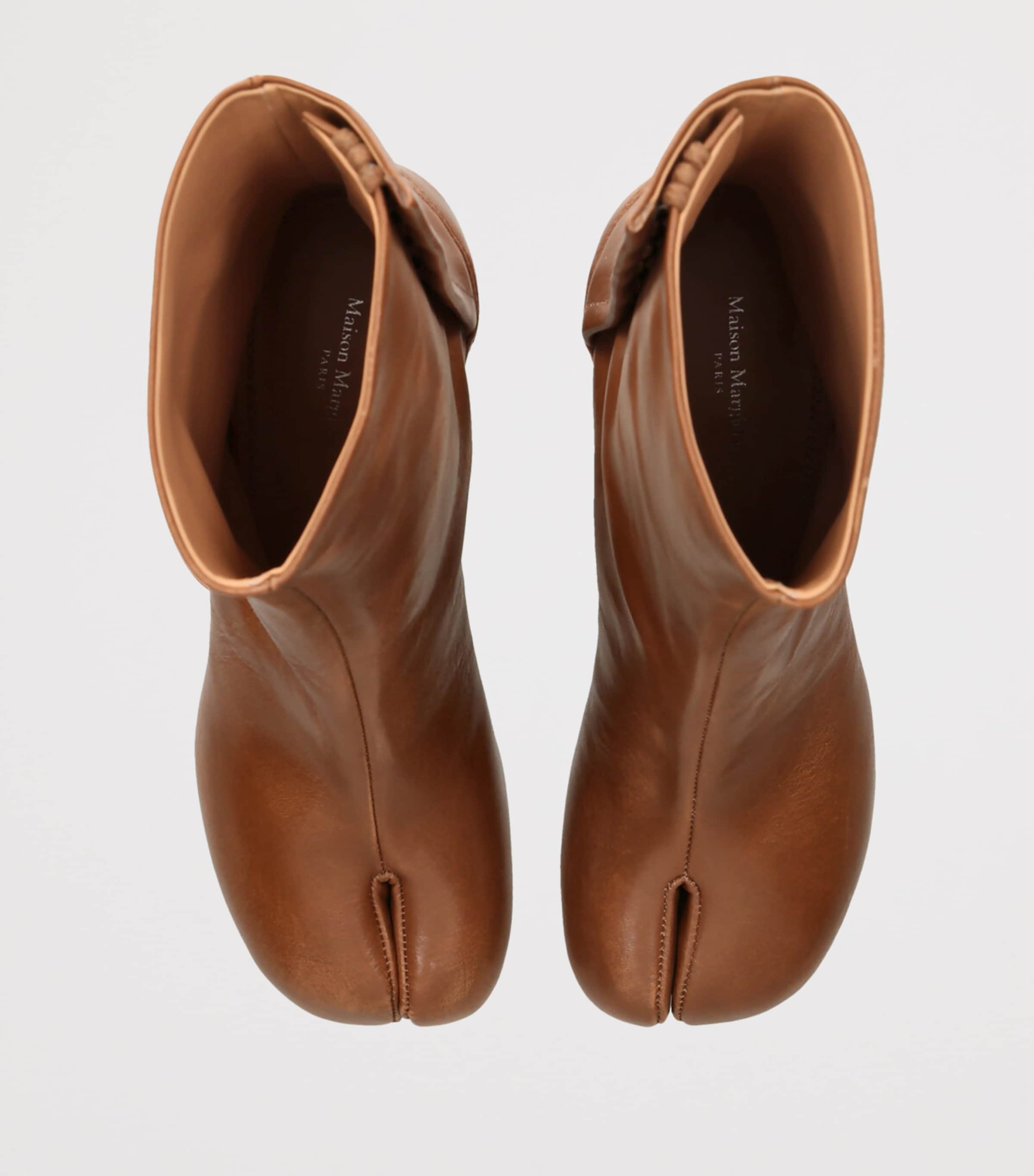 サンダル Maison Margiela SS25 Tabi Sabot (S57WP0101P3292H8396) Maison Margiela Sun-Bleached Leather Tabi Boots 60 | Harrods QA