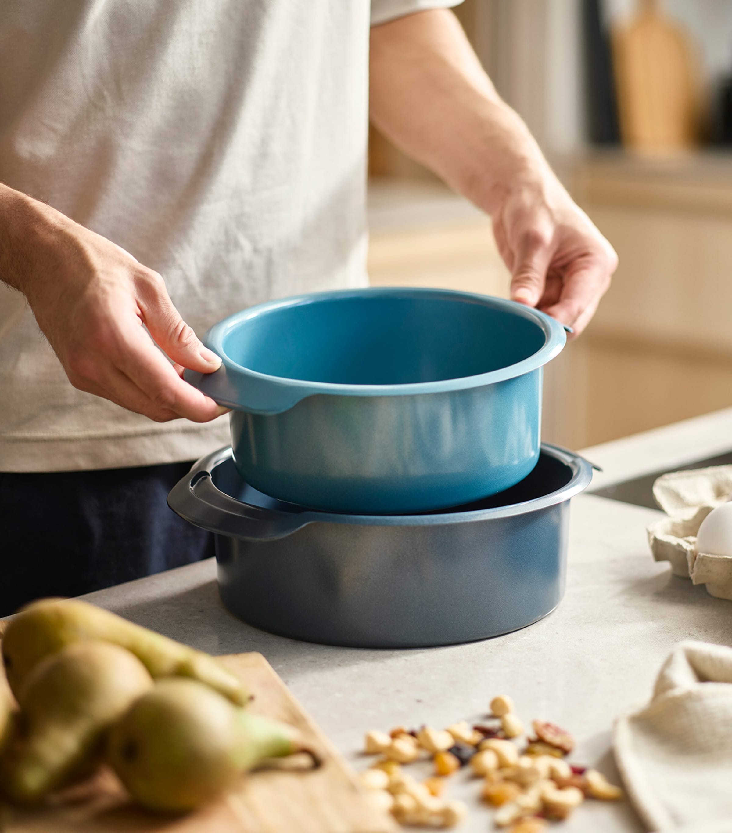 Set of 2 Non-Stick Nest Round Cake Tins BLUE Image 3