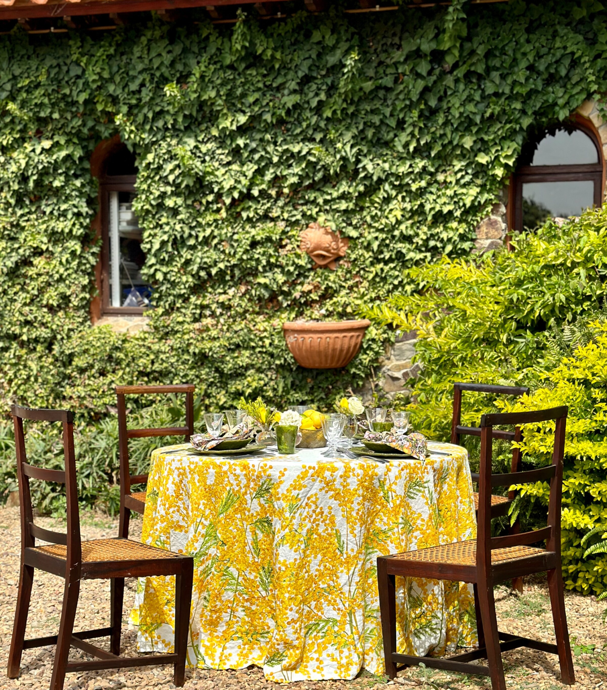 Summerill & Bishop Linen Mimosa Round Tablecloth (260cm) Yellow Image 3