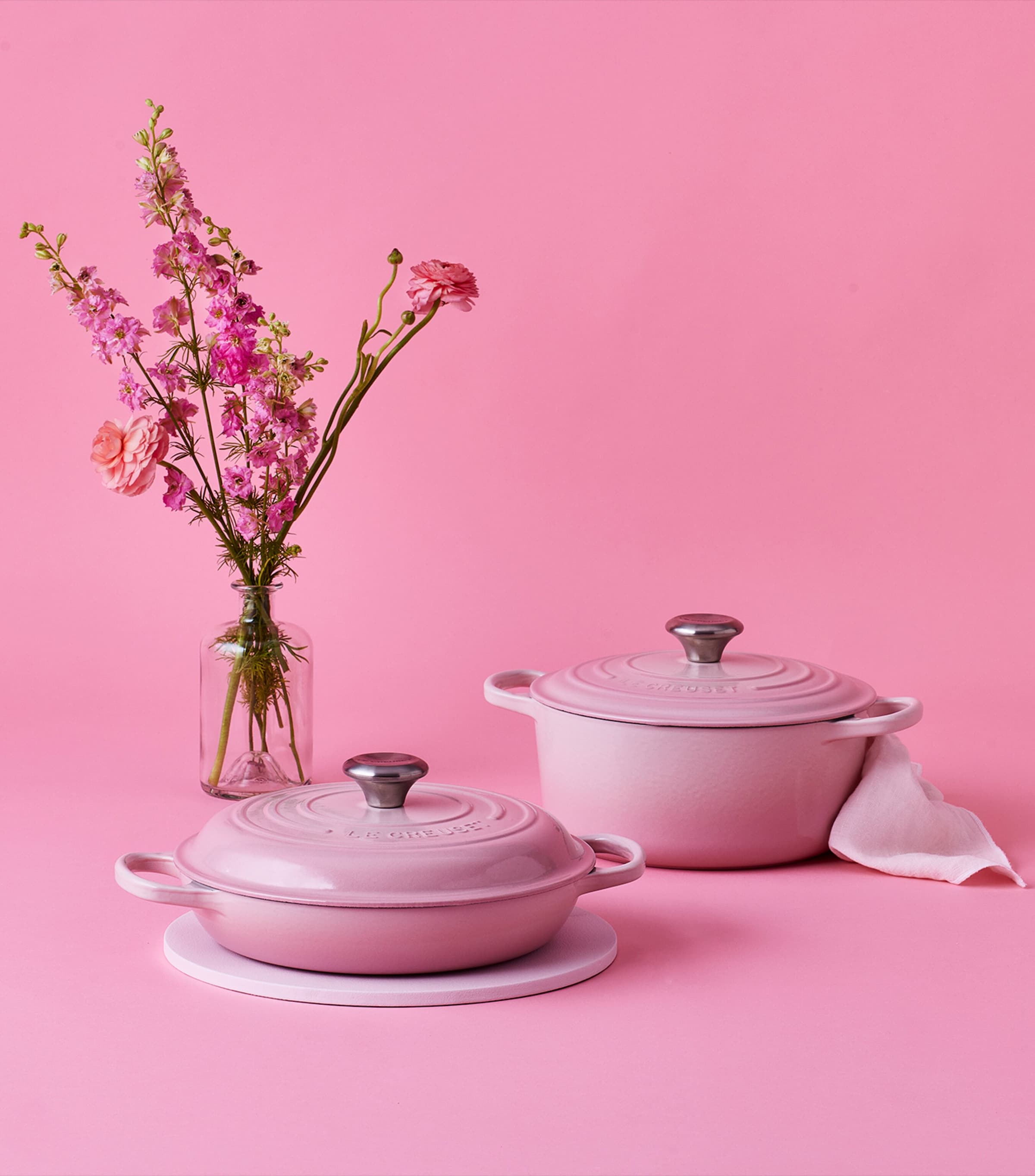 Le Creuset Cast Iron Shallow Casserole Dish (30cm) Shell Pink Image 6
