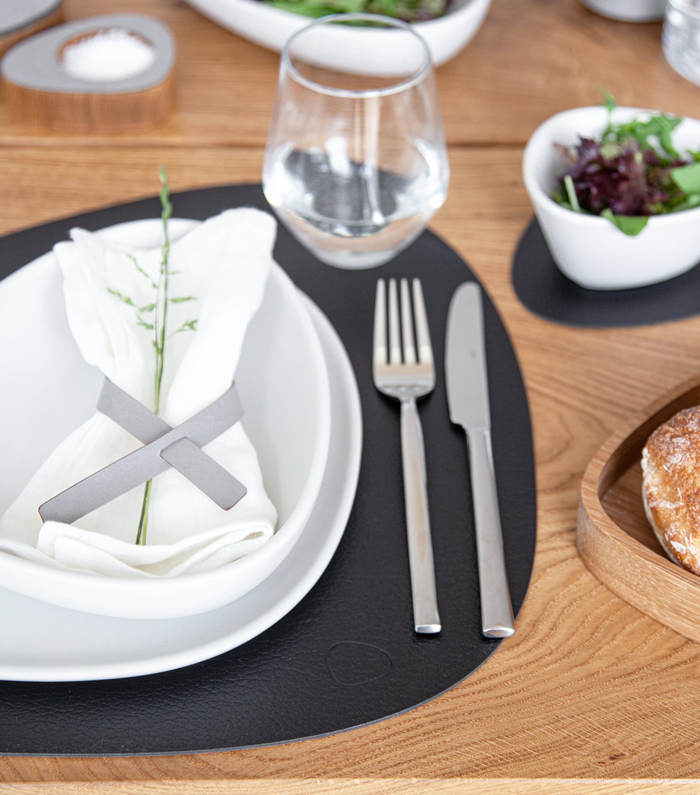 Set of 4 Bull Placemats (37cm x 44cm) BLACK Image 4