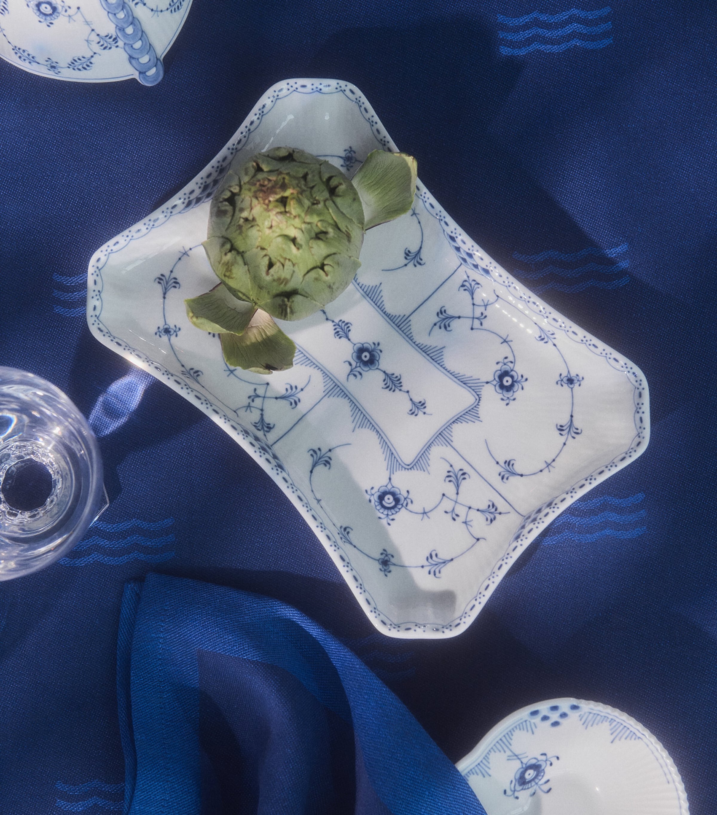 Jacquard Waves Tablecloth (145cm x 320cm) BLUE Image 4