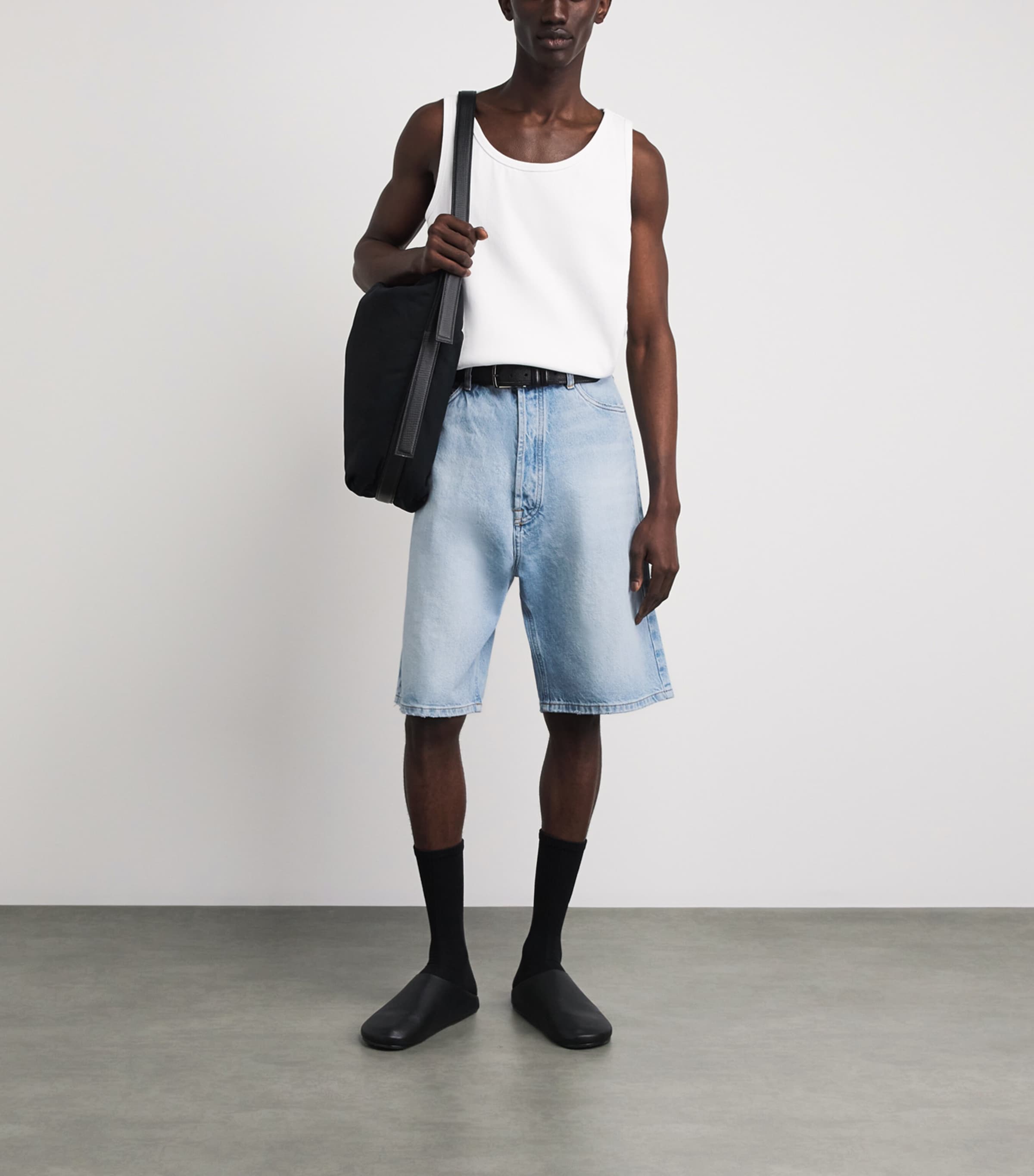 Studio Nicholson Mens Marylebone Wide-Leg Denim Shorts Bleached Wash Image 2