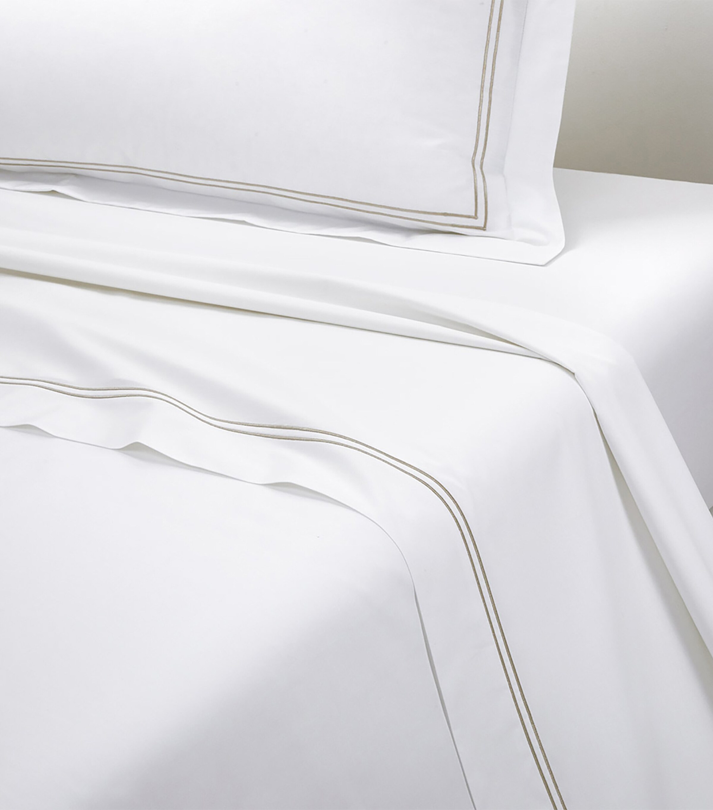 Yves Delorme Organic Cotton Duo Pierre Super King Flat Sheet (270cm x 295cm) Pierre Image 2