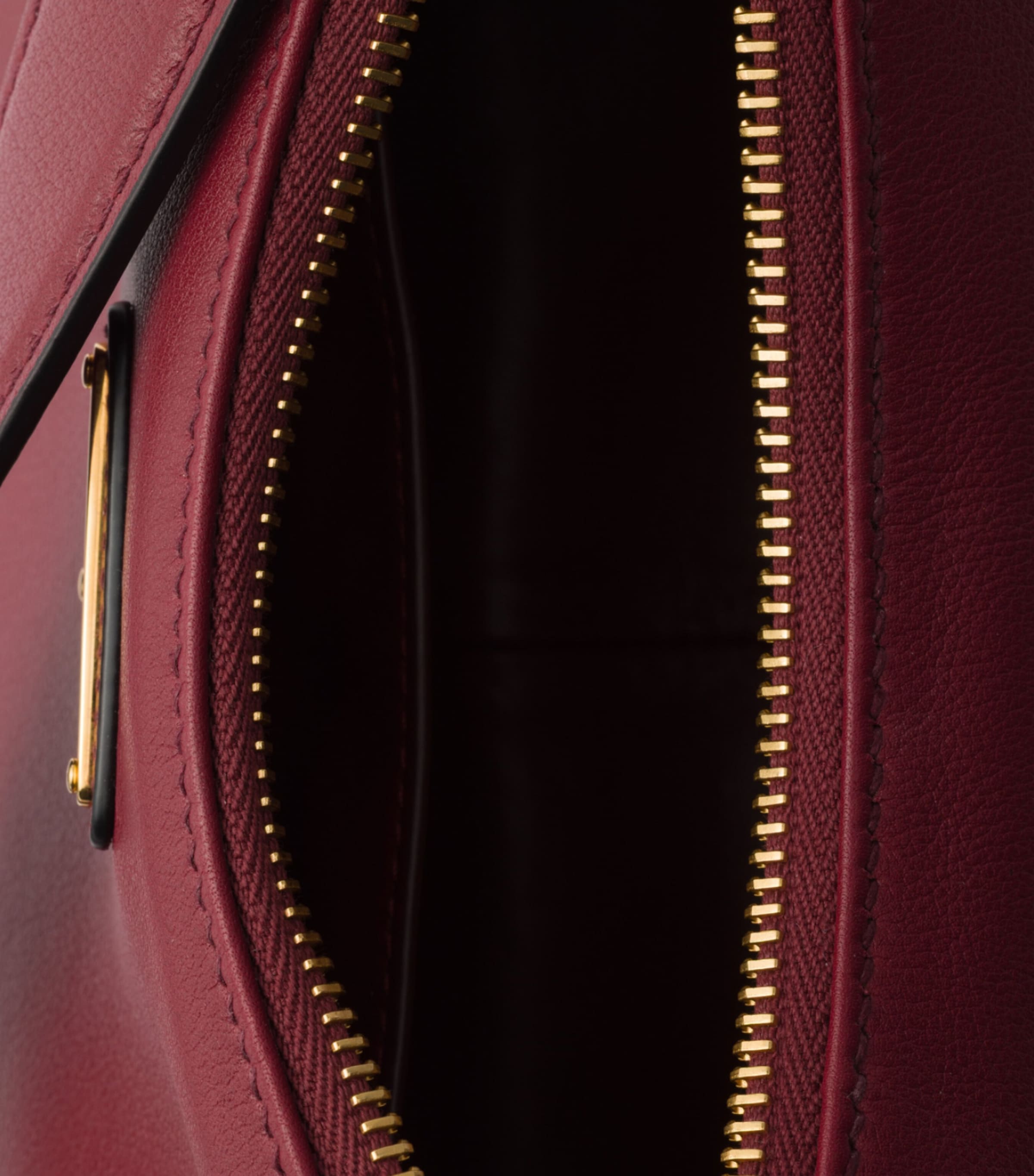 Medium Leather Aimée Shoulder Bag F04XV Image 4