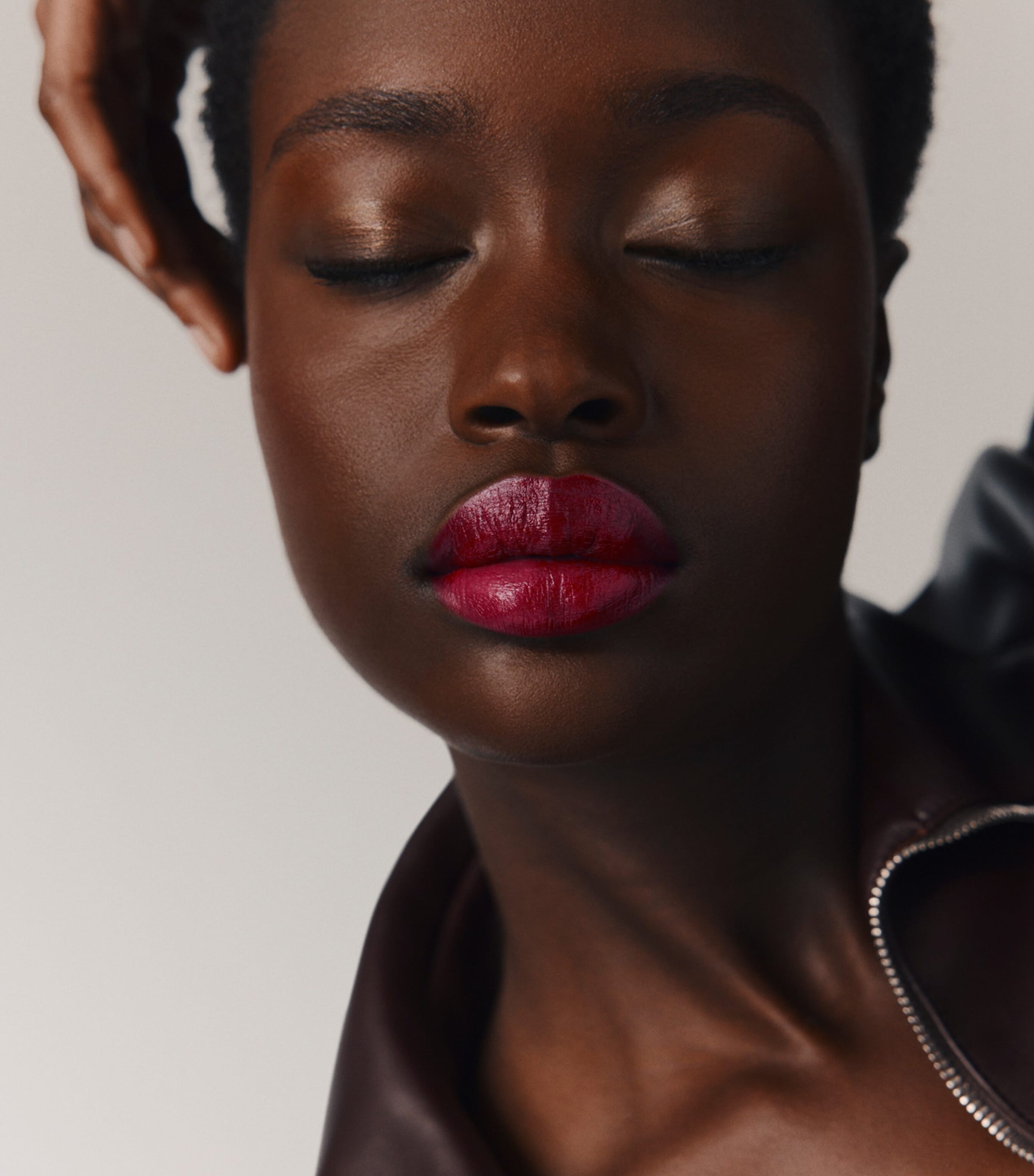 Silky Lipstick Shine - Rouge Grenade ROUGE GRENADE Image 6