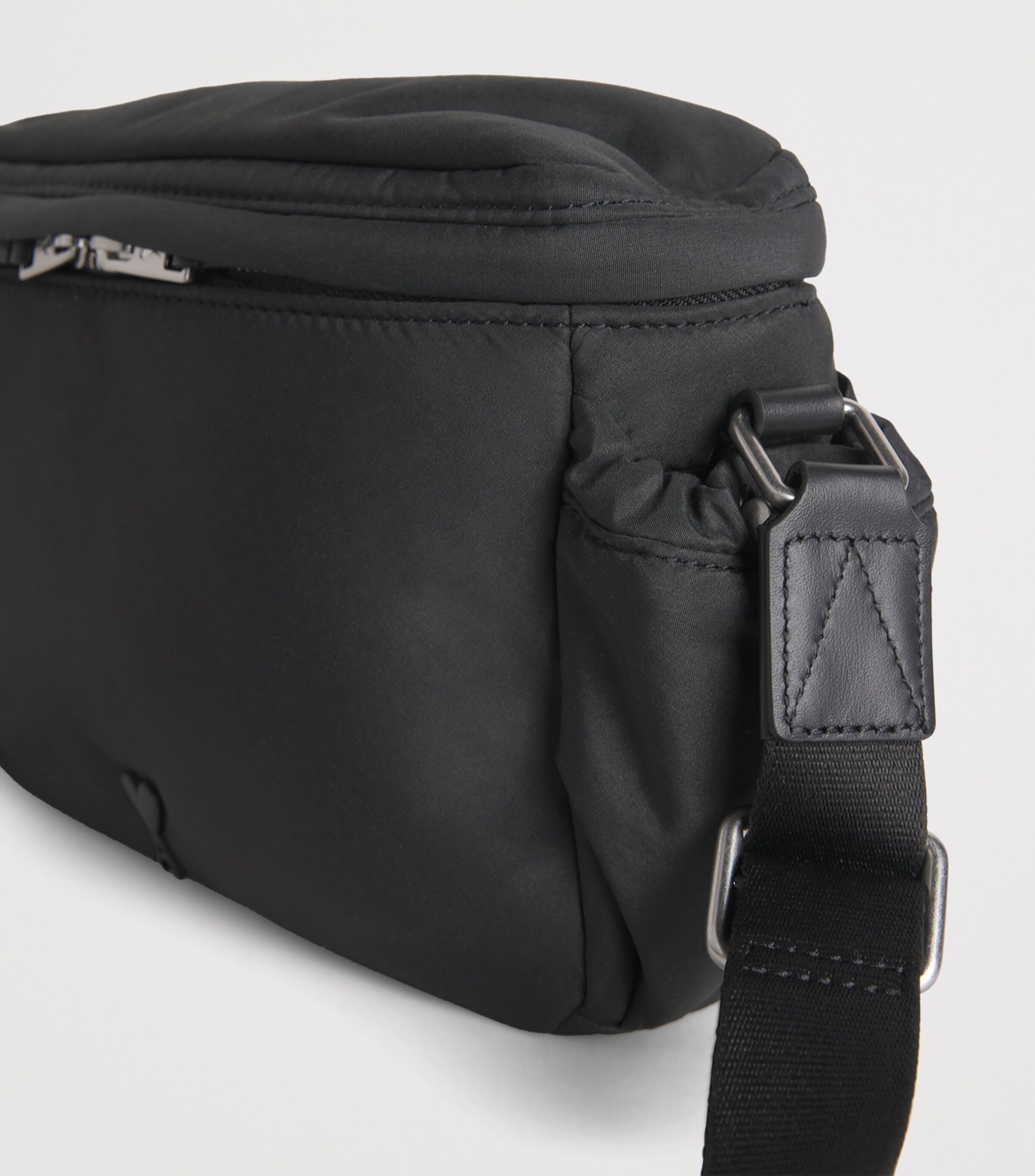 AMI Paris Ami de Coeur Messenger Bag Noir Image 6