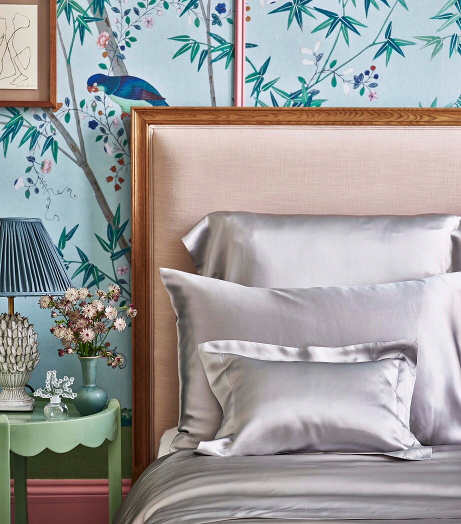 Silk Double Fitted Sheet (140cm x 200cm) SILVER GREY Image 4