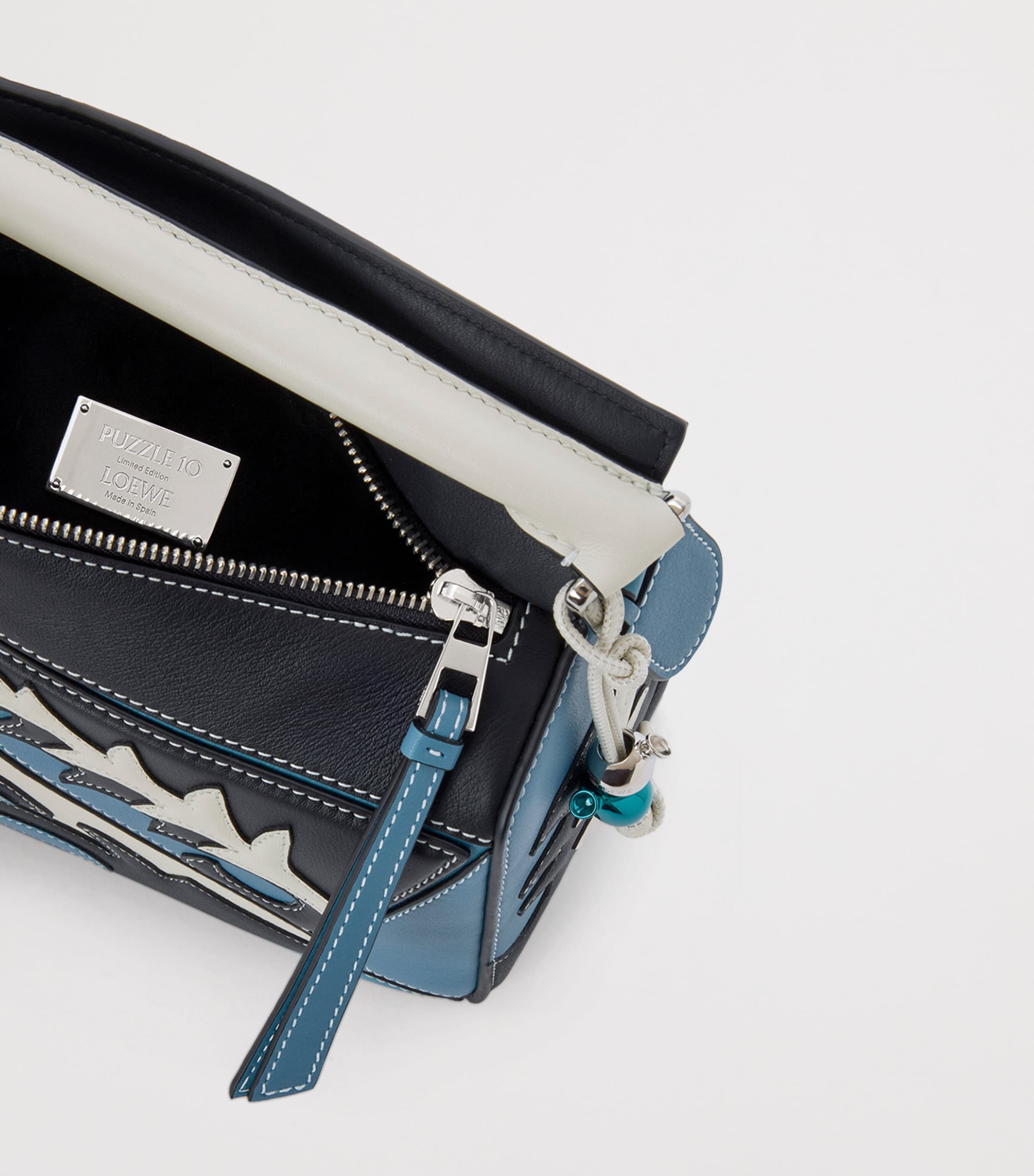 【直営】LOEWE  クラシック パズル10カウボーイ復刻版バッグ LOEWE Puzzle 10 Re-Edition Cowboy Top-Handle Bag | Harrods HK