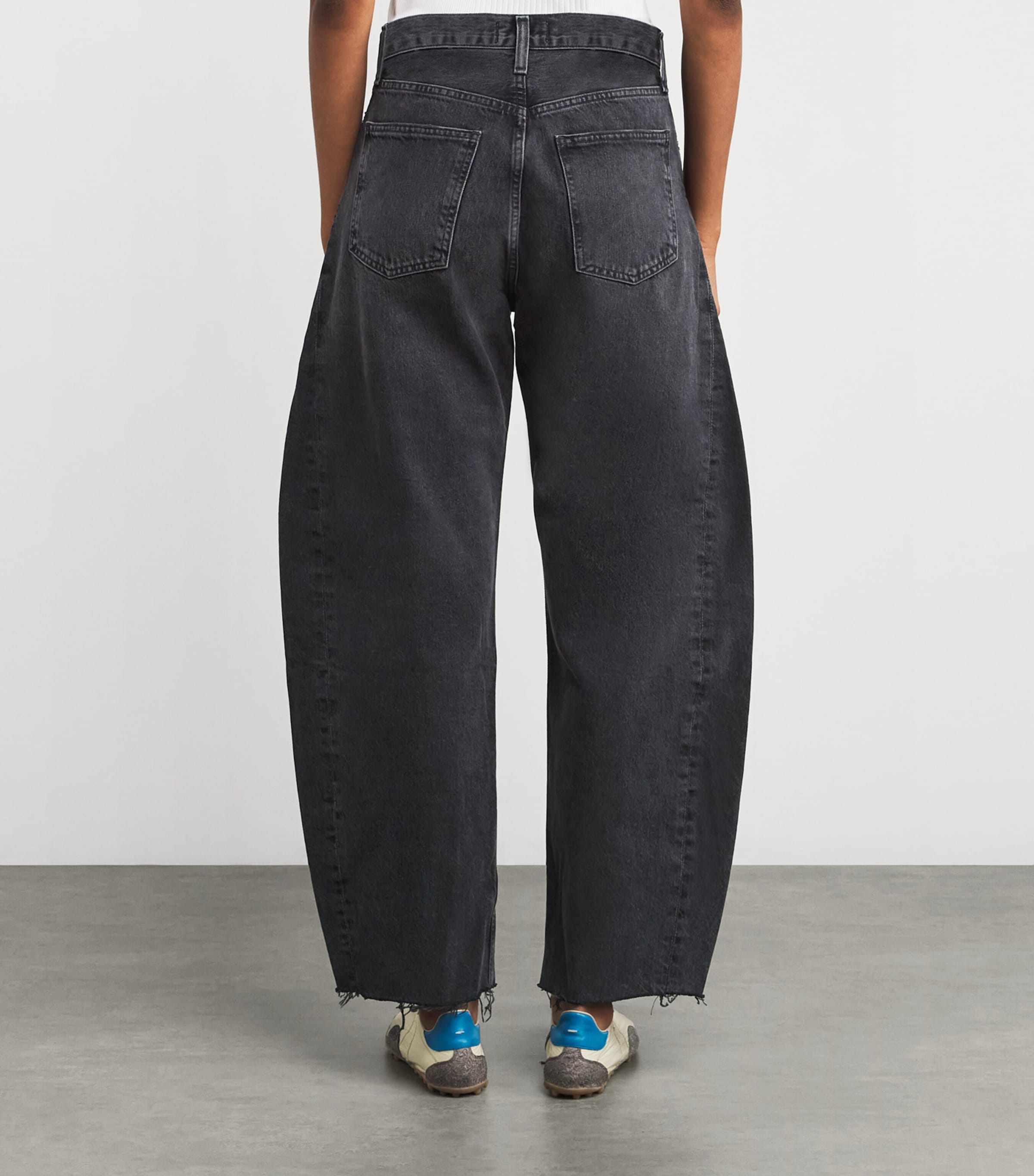 Luna Barrel-Leg Jeans POSSESS Image 4