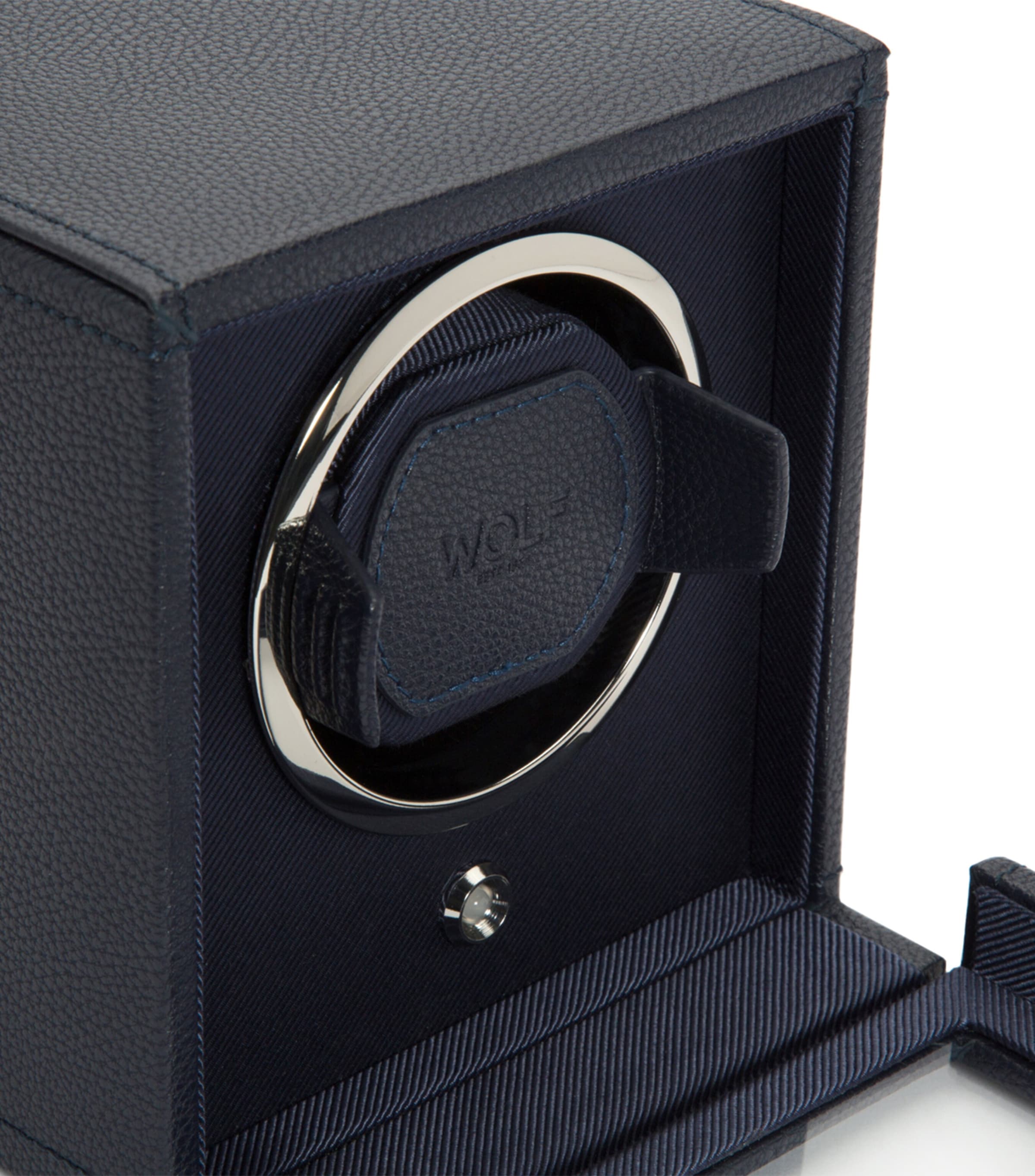 WOLF Cub Watch Winder with Cover Image 4