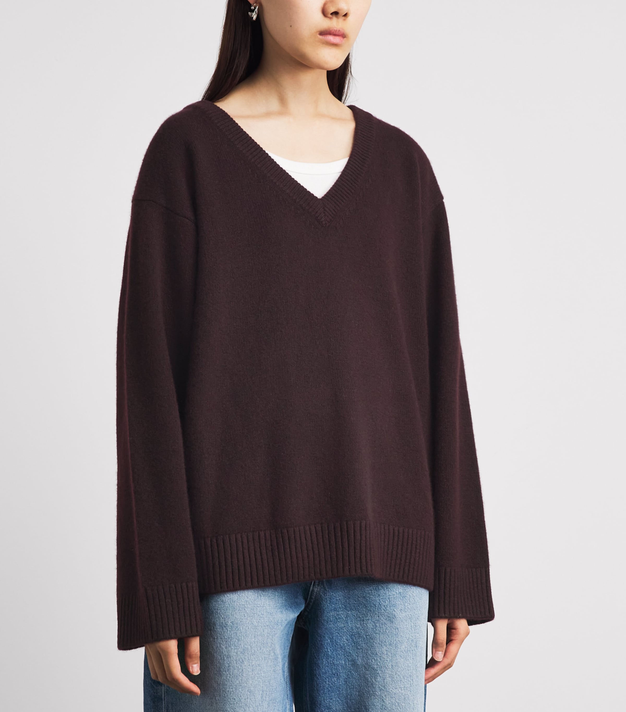 FRAME Womens Cashmere V-Neck Sweater Currant Image 4