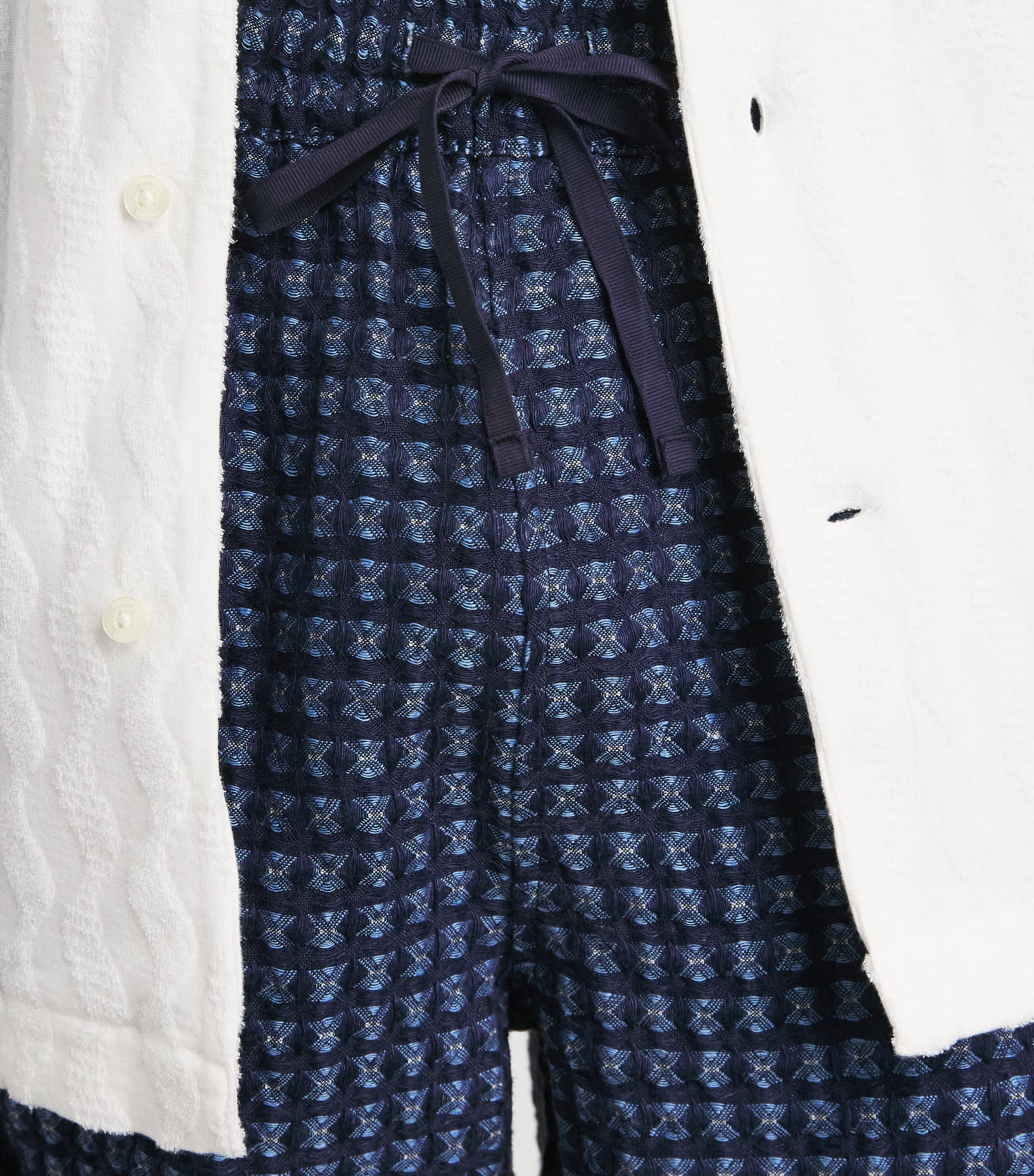 CHÉ Mens Linen Riita Shorts Navy Image 3