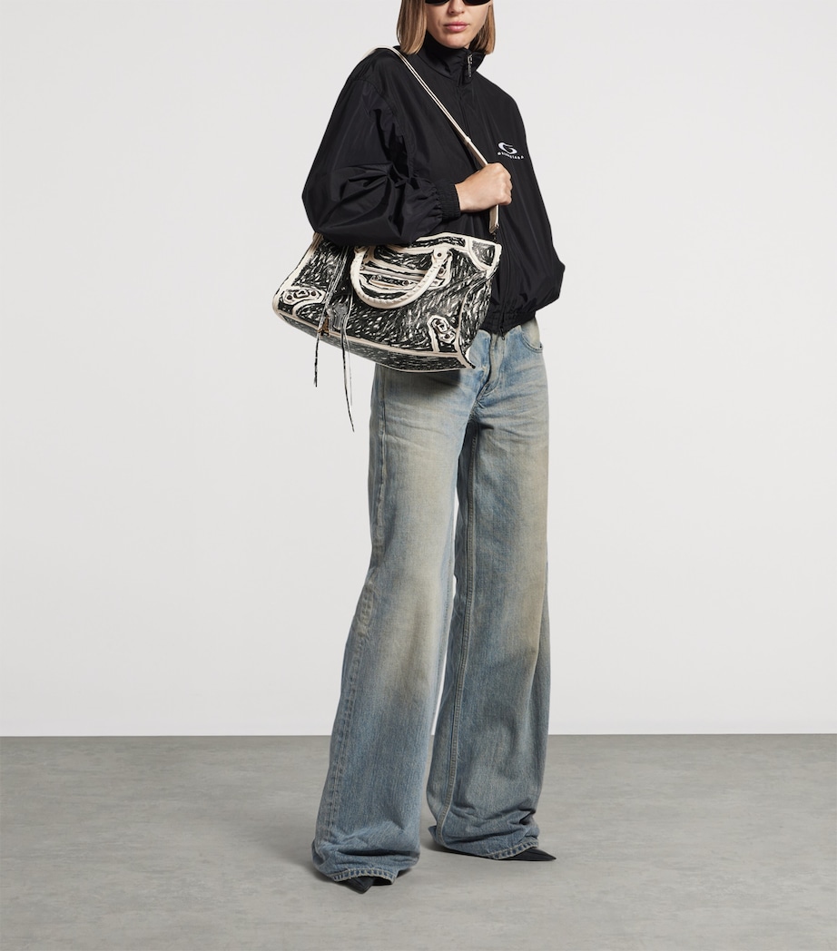 Medium Leather Le City Shoulder Bag 9110 Image 7