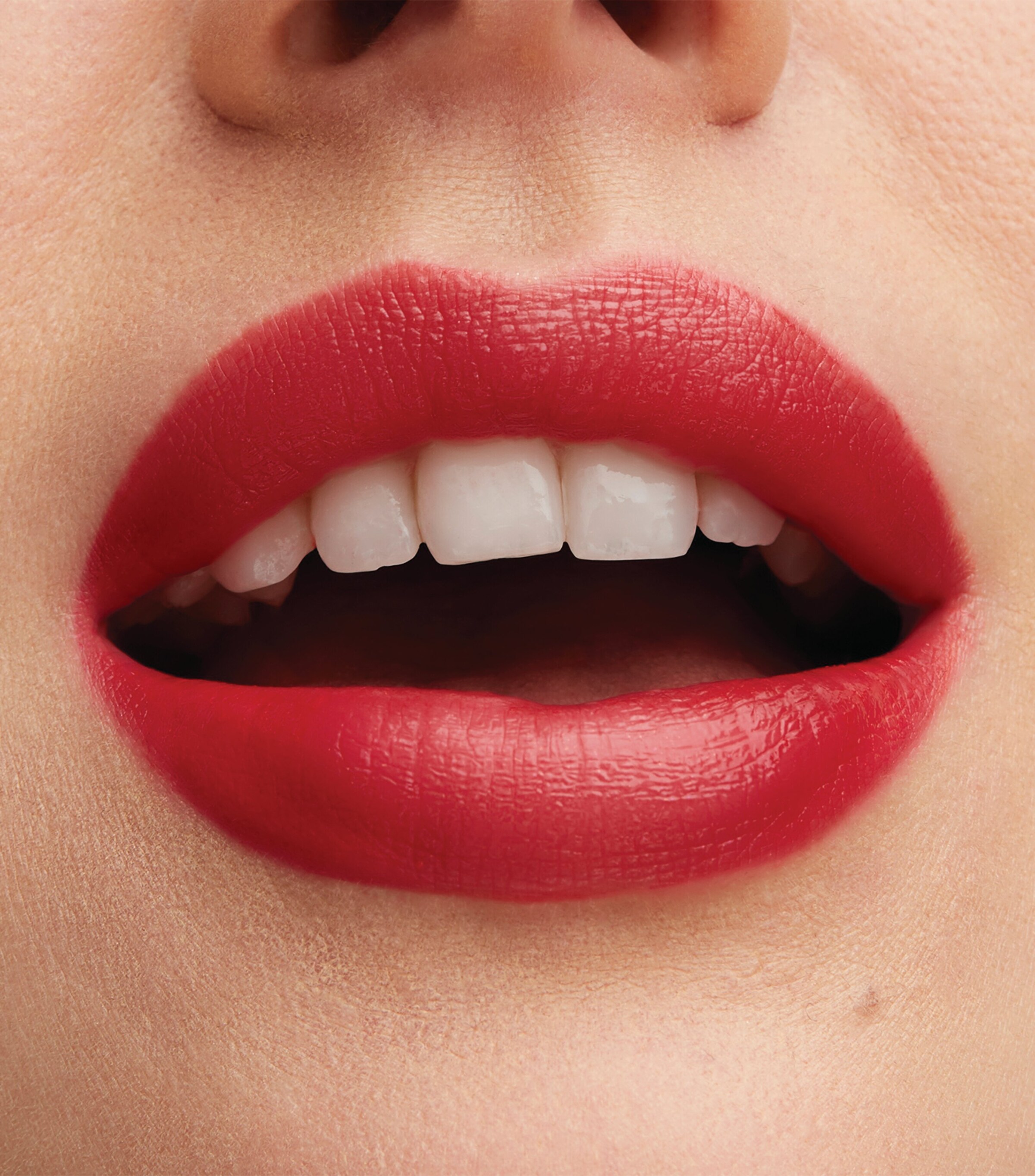 Lustreglass Sheer-Shine Lipstick COCKNEY Image 9