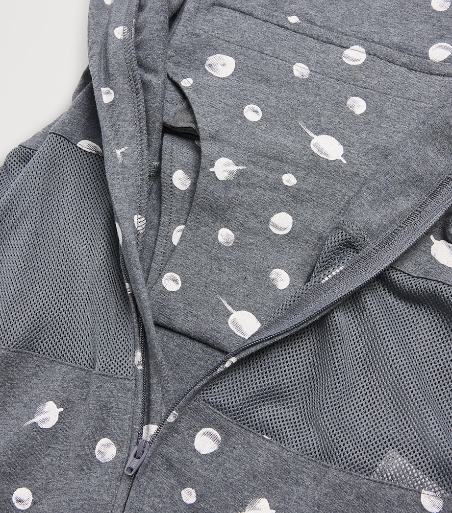 Organic Cotton Sleepea Swaddle DARK GREY W/PLANETS Image 4