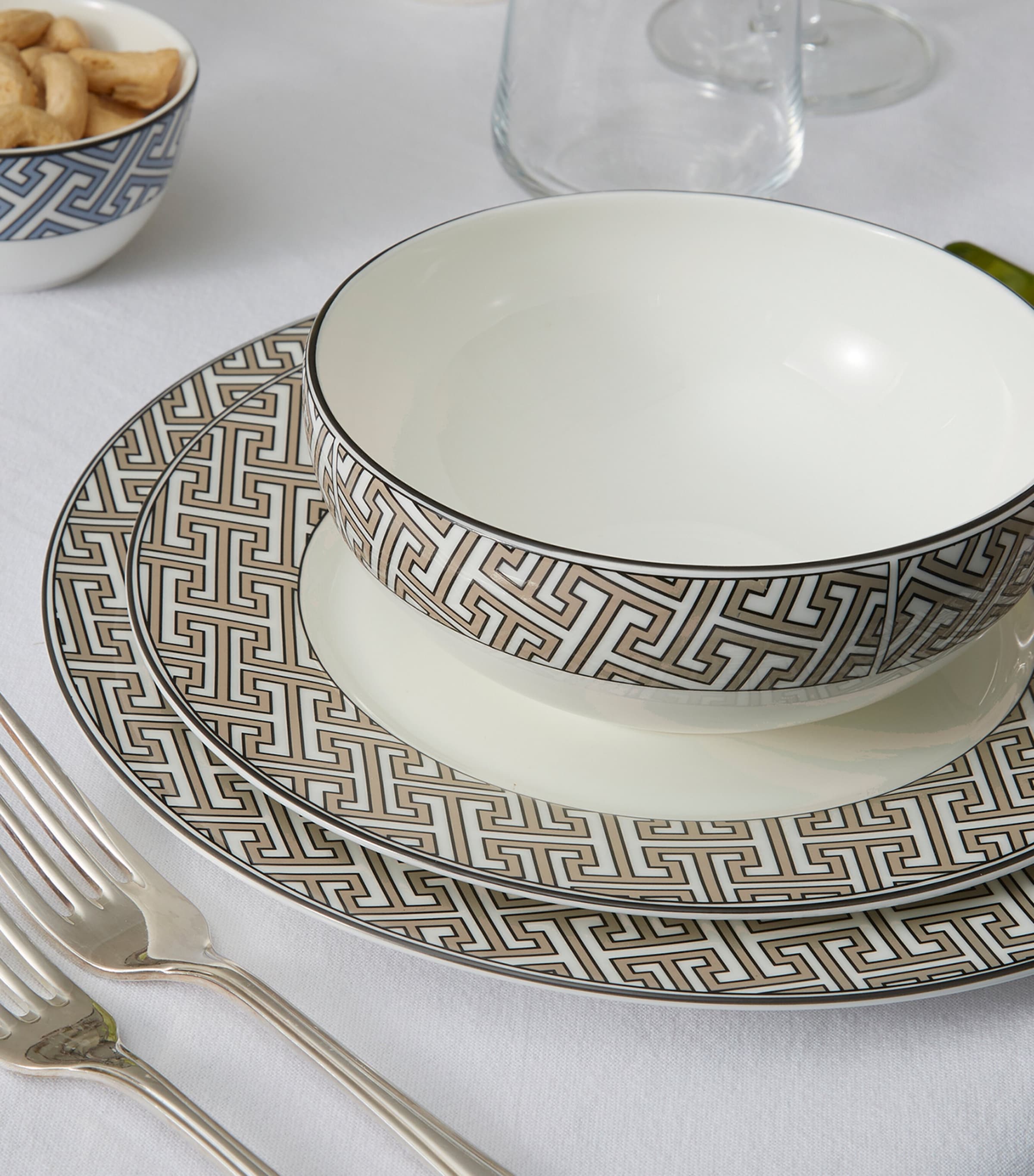 Set of 2 Maze Dessert Plates (21cm) TRUFFLE Image 3