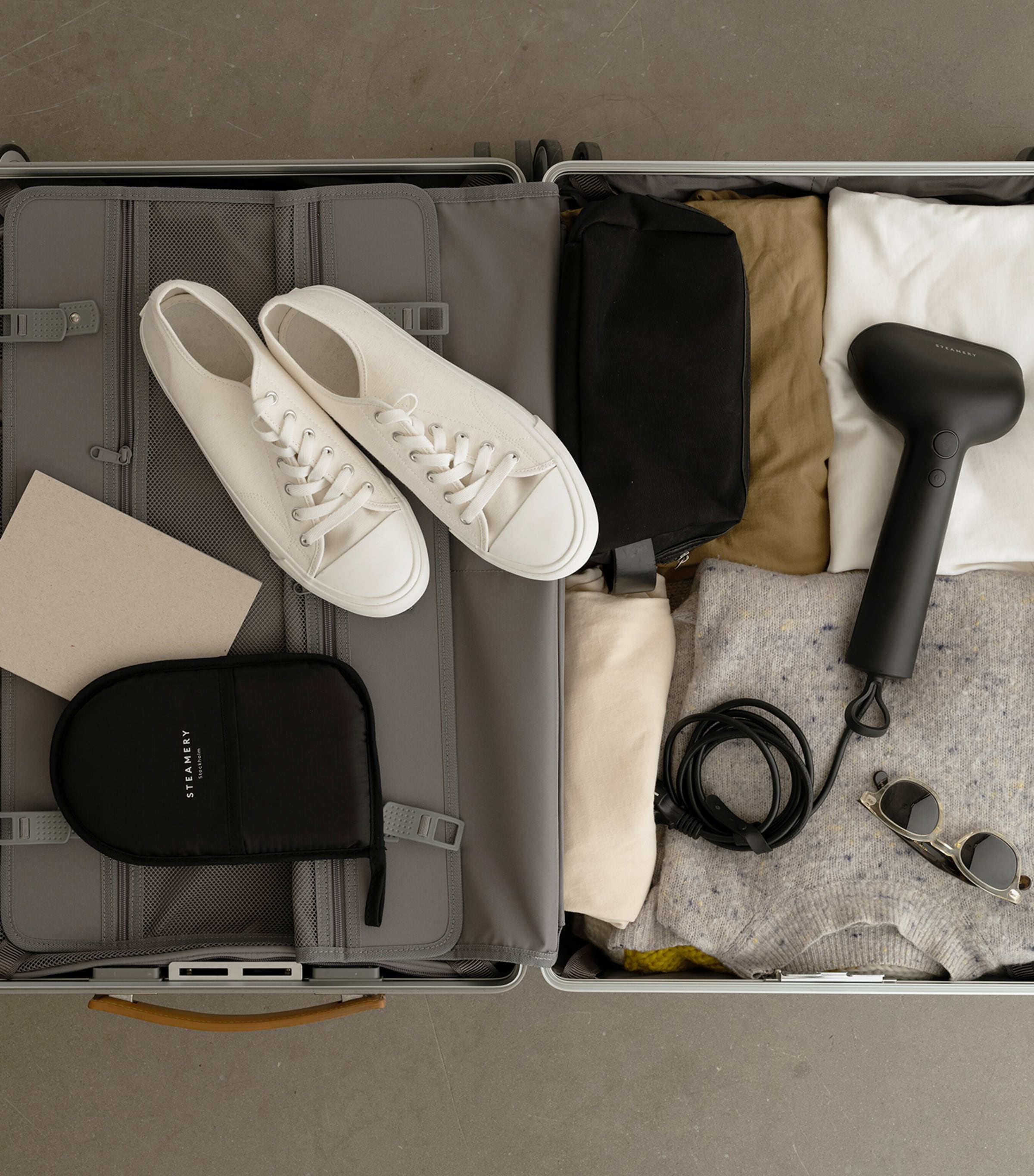 Cirrus x Handheld Steamer BLACK Image 8