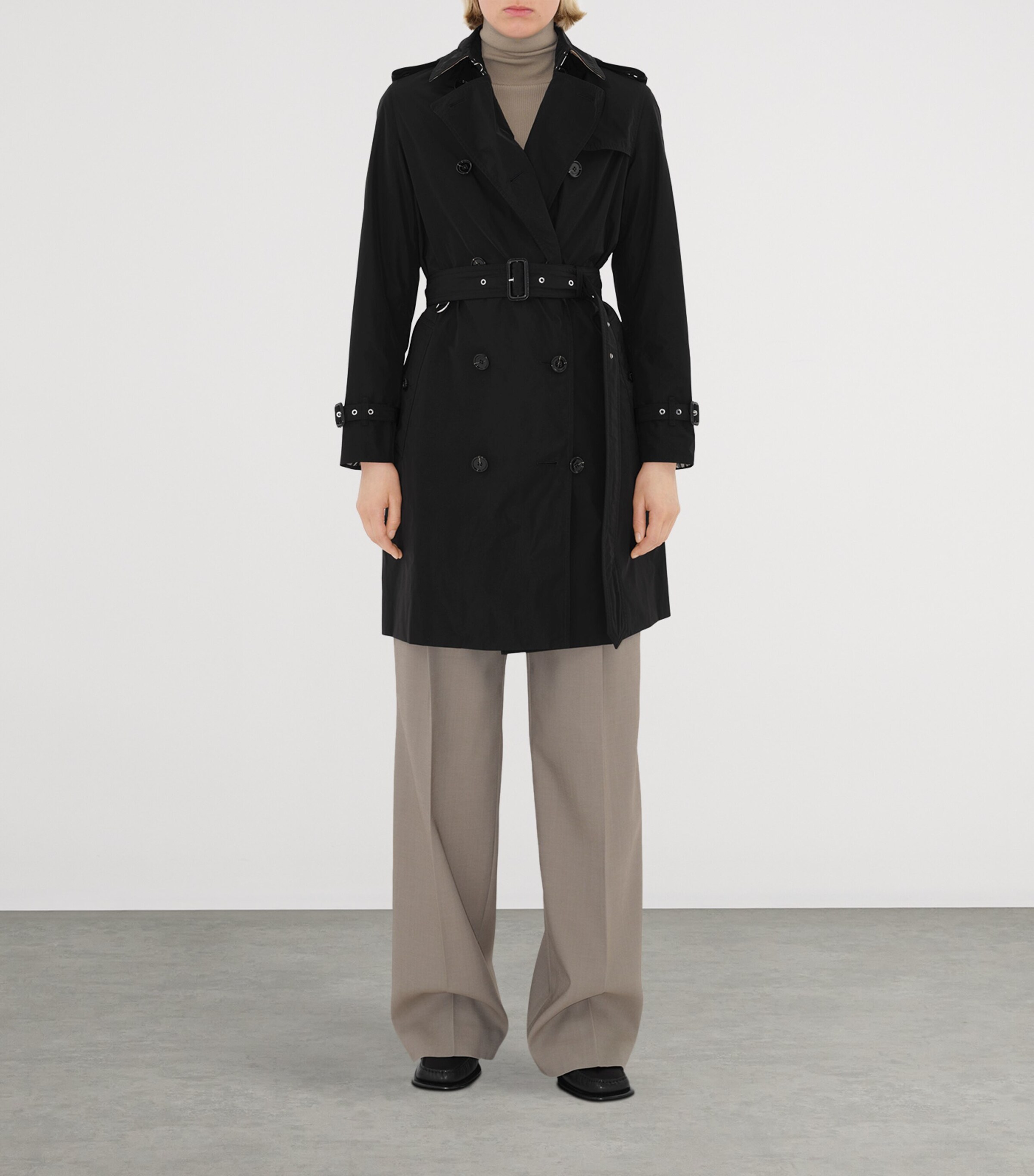 Burberry Womens Lightweight Kensington Trench Coat Black Image 2