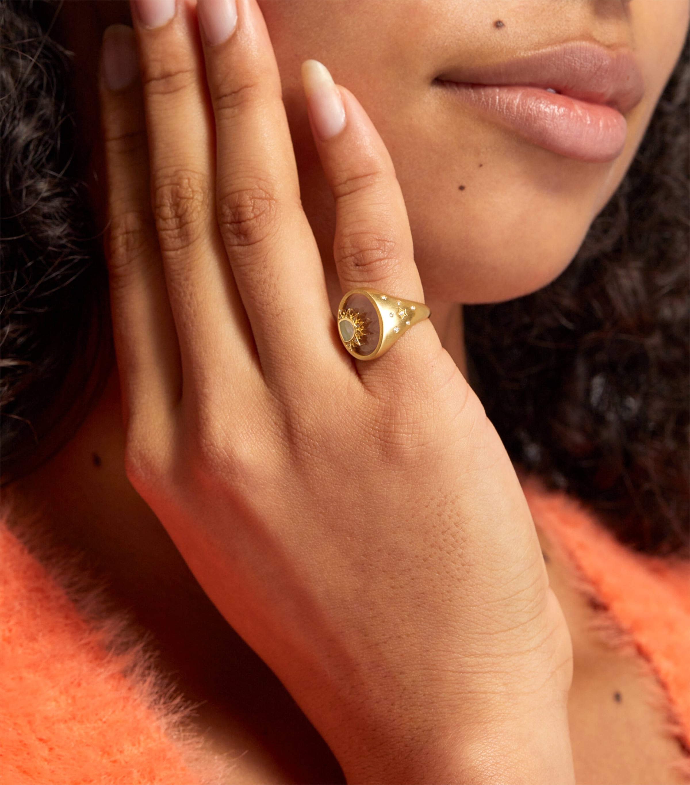 L'ATELIER NAWBAR Yellow Gold, Diamond and Mother-of-Pearl Shams 2.0 Ring White Image 5