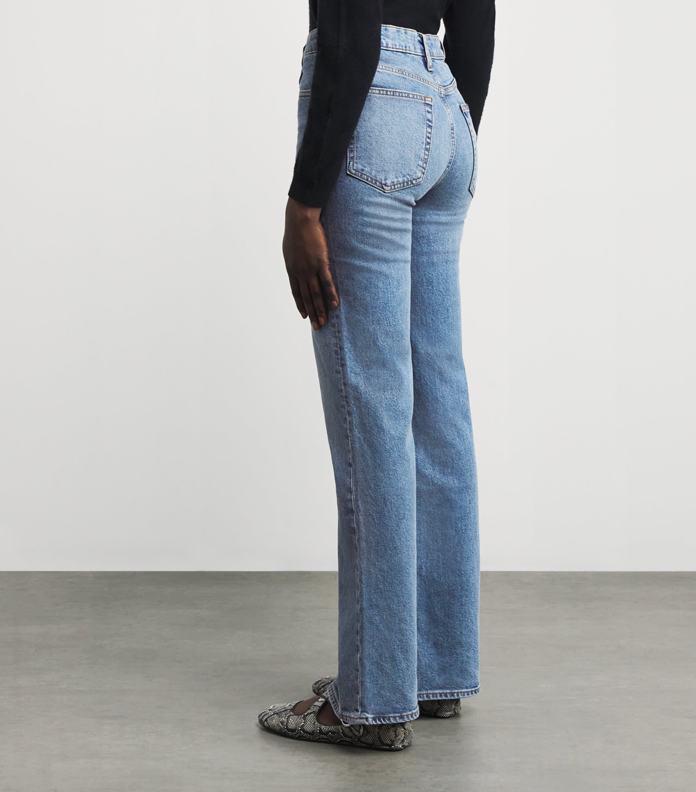 The Pixie Arrow Bootcut Jeans LEELA Image 4