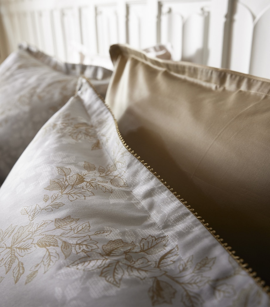 Alexandre Turpault Cotton Rocaille Oxford Pillowcase (50cm x 75cm) Beige Moyen Image 2
